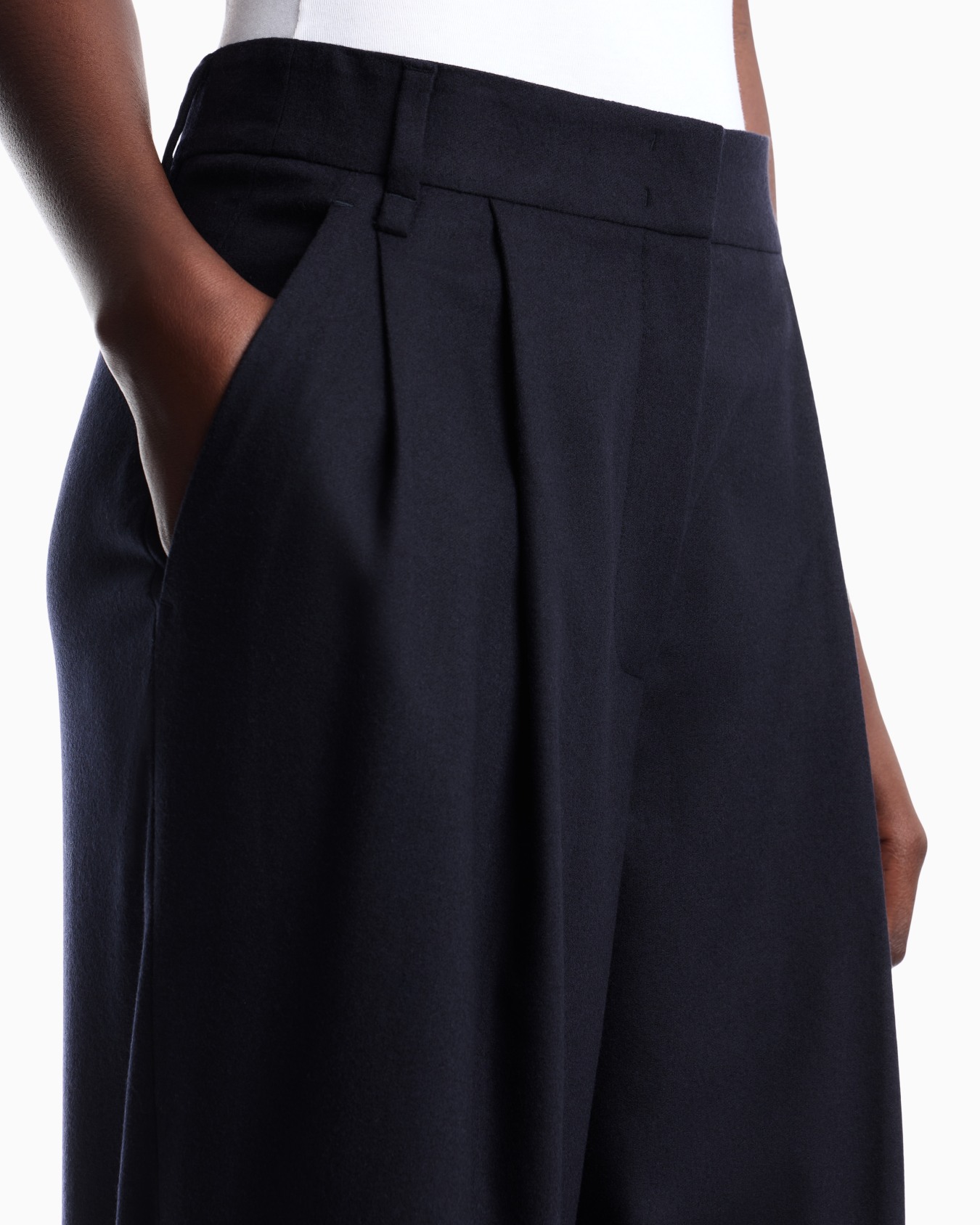 Pleated wide-leg trousers in wool and cashmere flannel Slide 6
