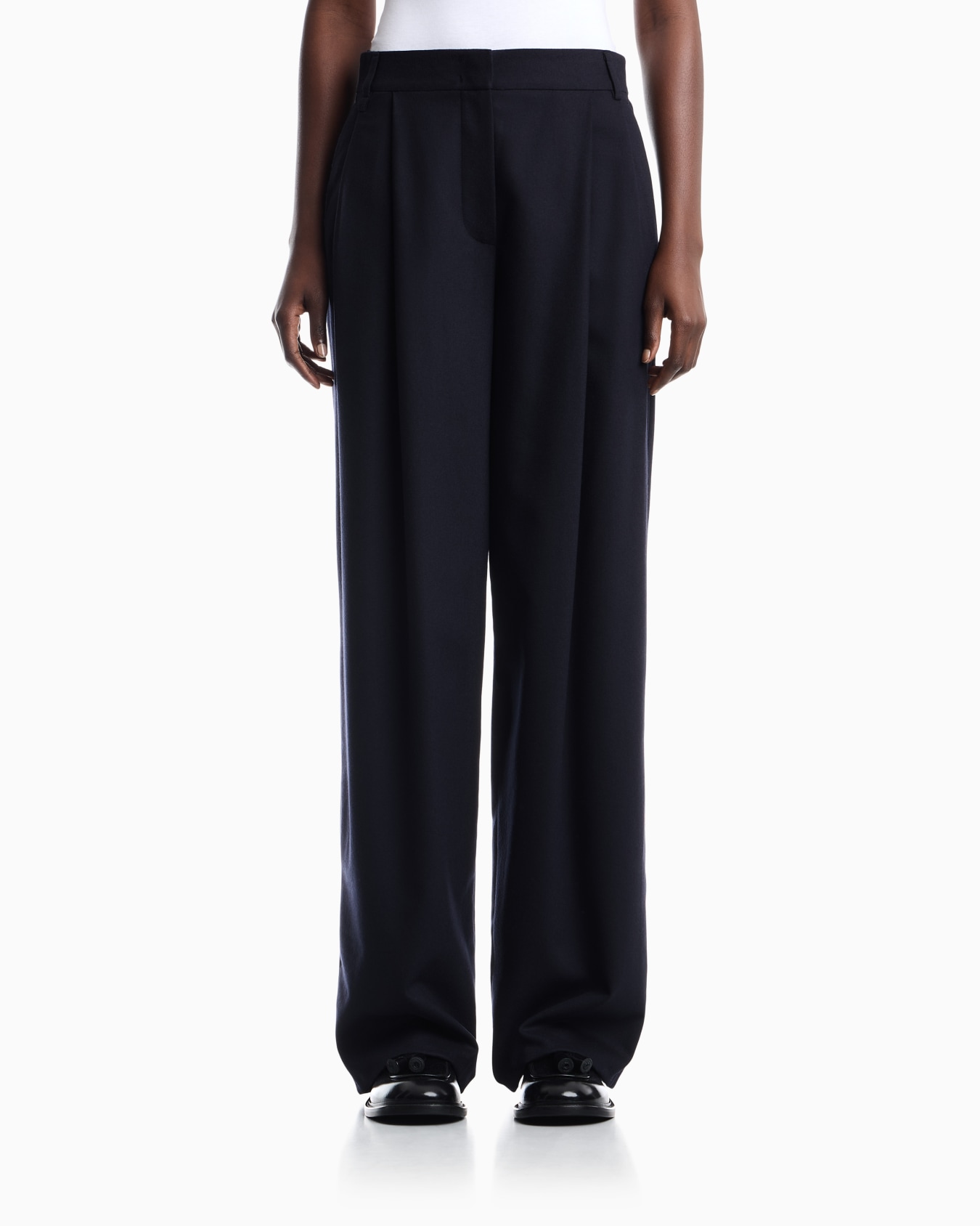 Pleated wide-leg trousers in wool and cashmere flannel Slide 3