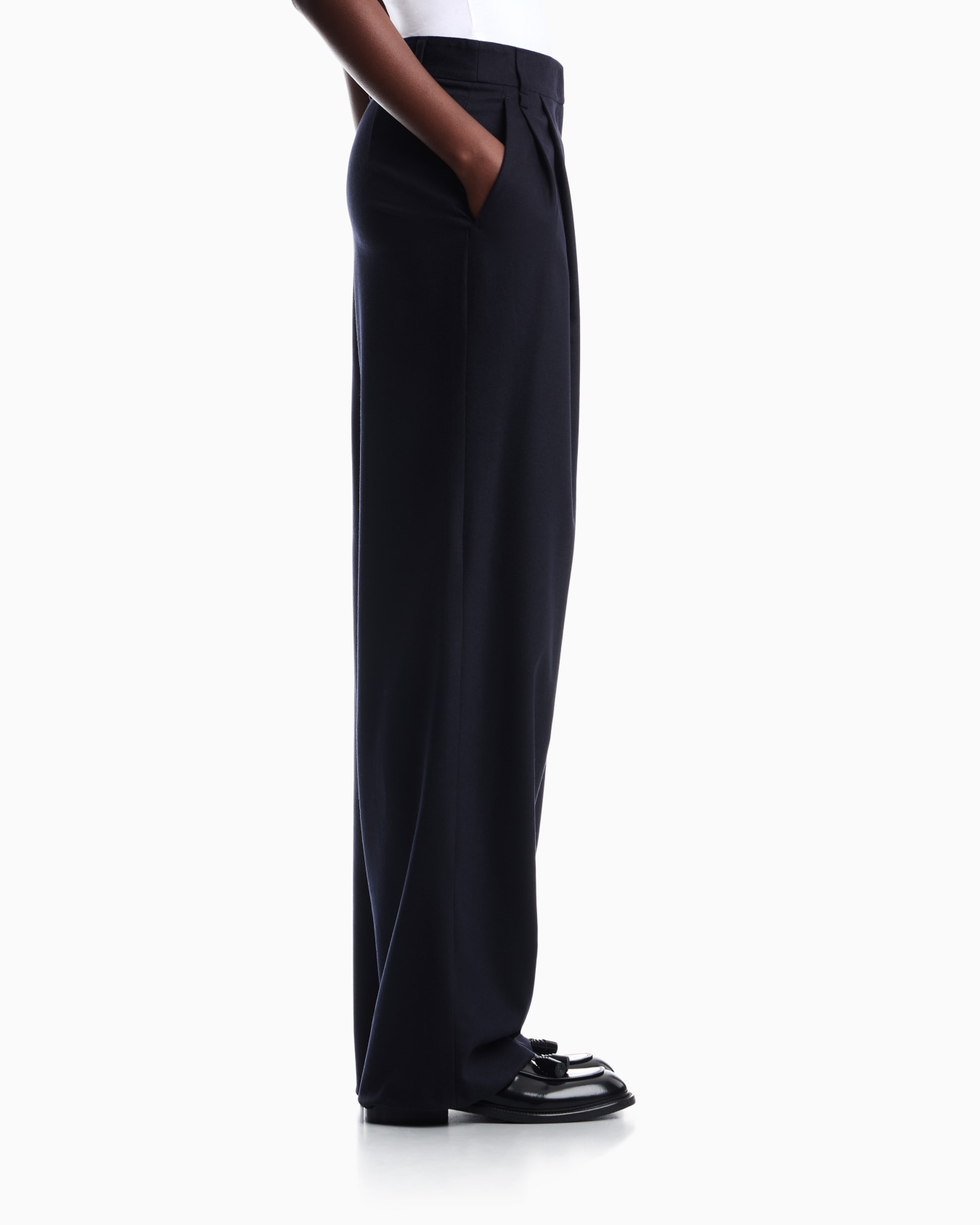 Pleated wide-leg trousers in wool and cashmere flannel Slide 7