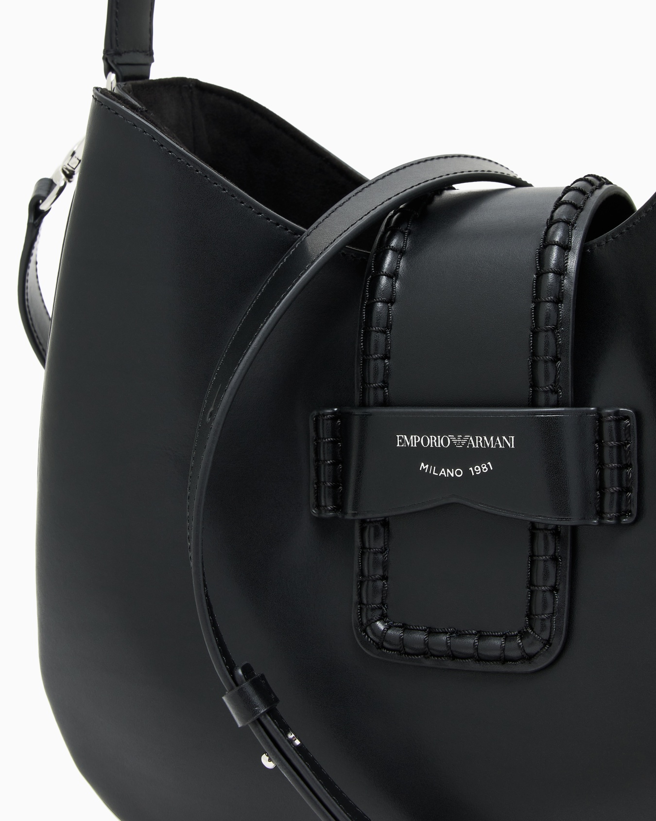 Leather medium hobo shoulder bag with buckle Slide 4
