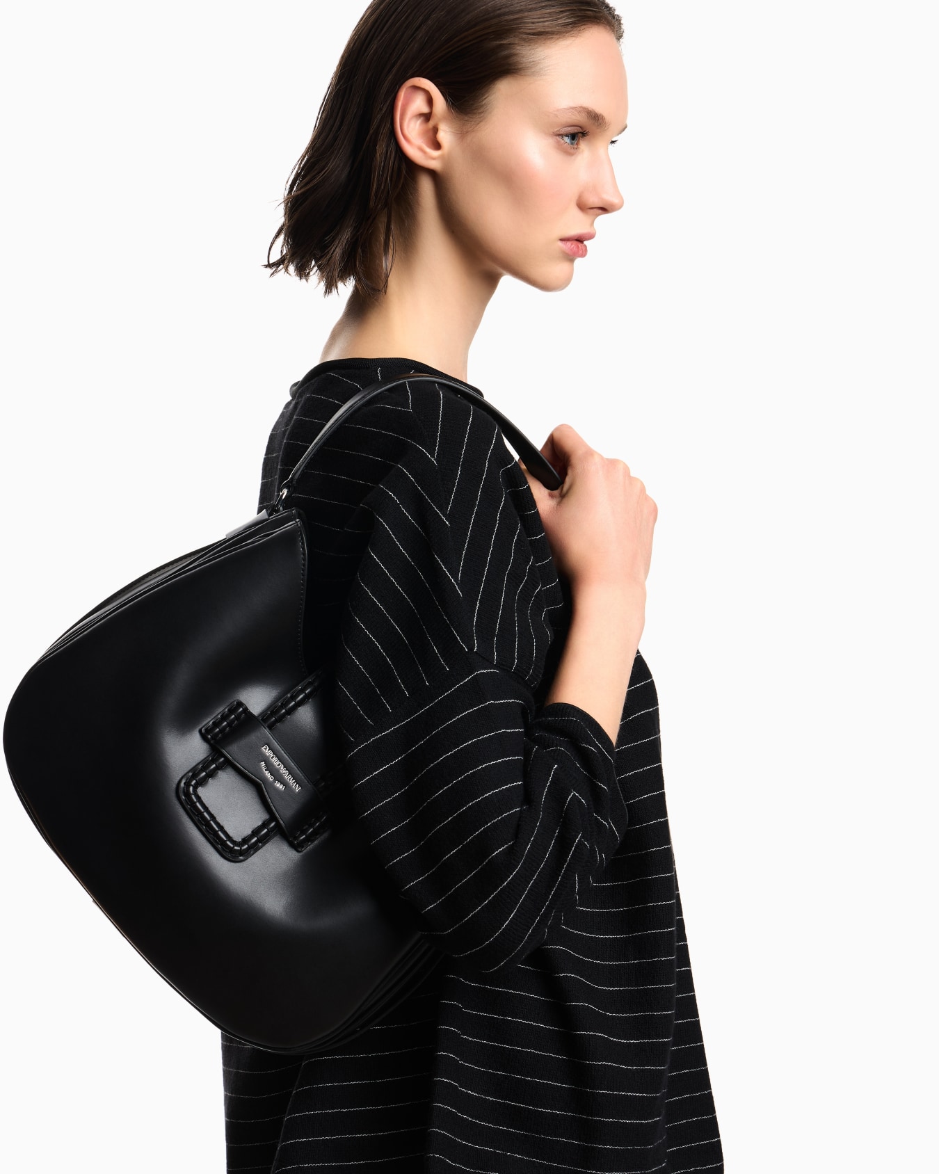 Leather medium hobo shoulder bag with buckle Slide 5