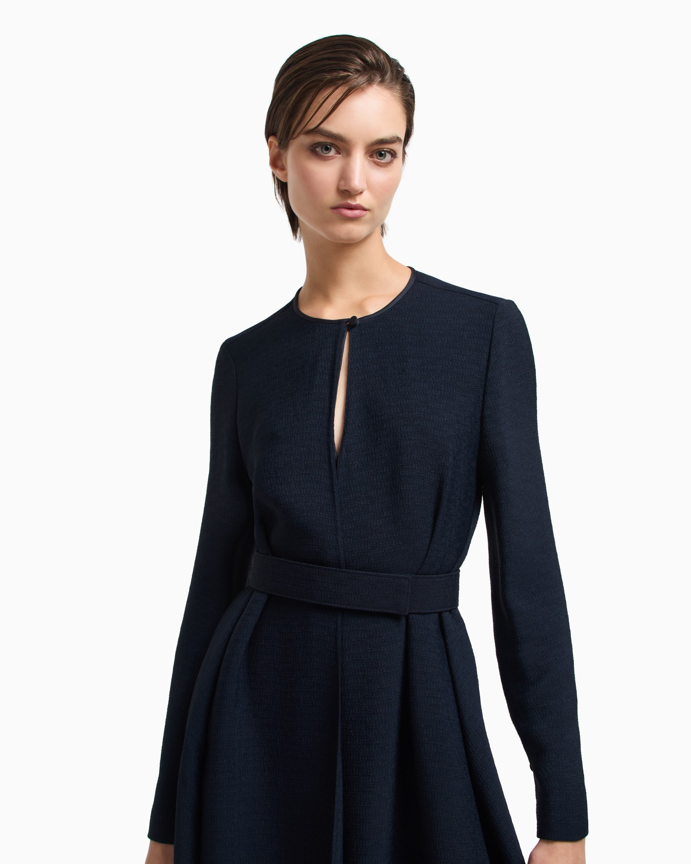 Icon Kleid mit Gürtel, gefertigt aus fließendem Webmaterial Folie 4