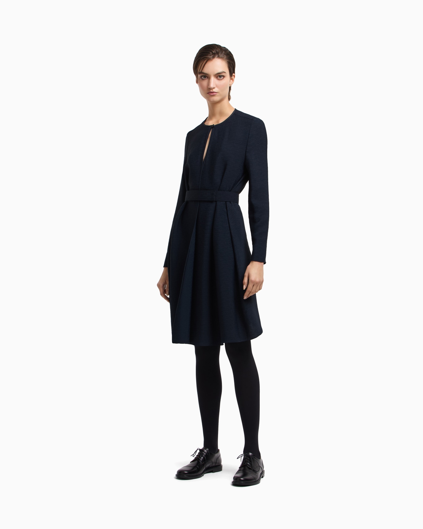 Icon Kleid mit Gürtel, gefertigt aus fließendem Webmaterial Folie 3