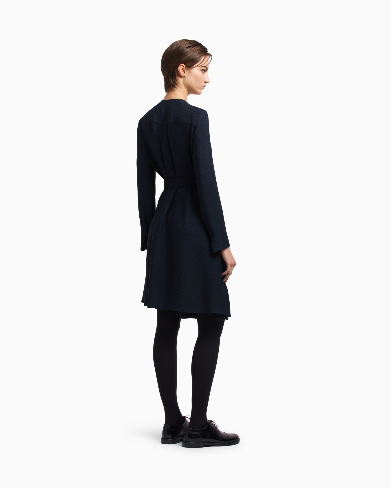 Icon Kleid mit Gürtel, gefertigt aus fließendem Webmaterial Folie 2