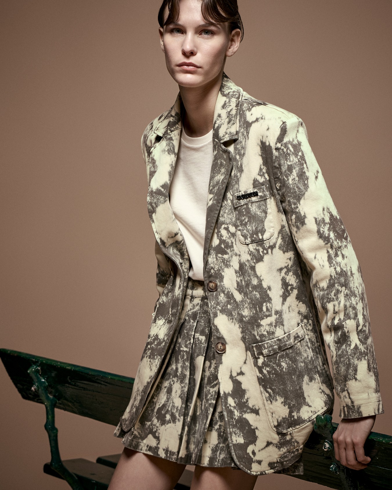 New York capsule collection tie-dye effect garment-dyed drill pleated skirt Slide 6