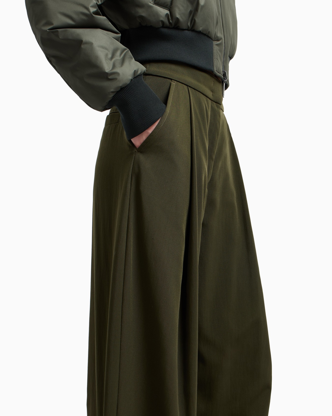 Pantaloni con pinces in canvas Capsule New York Slide 5