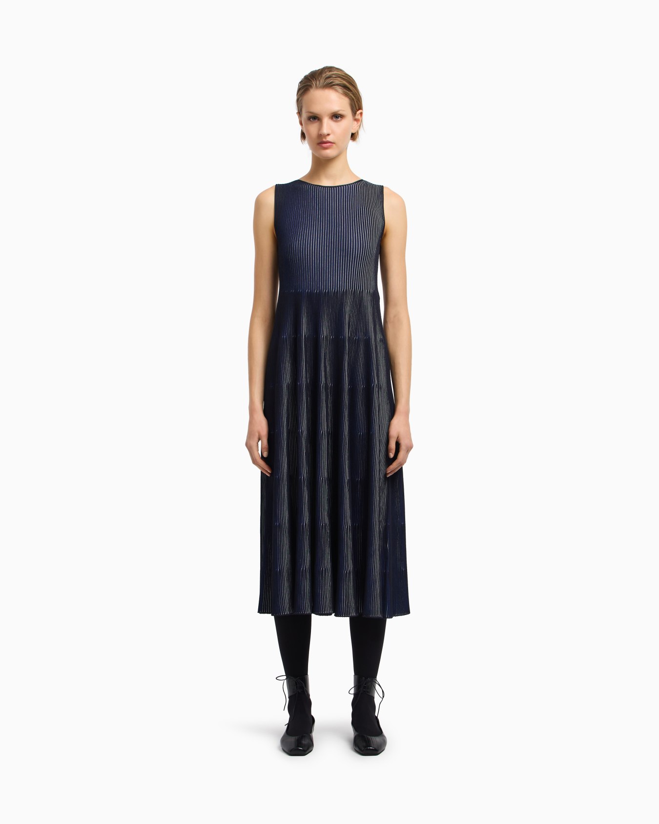 Sleeveless dress in knit front and back plated effect Slide 4