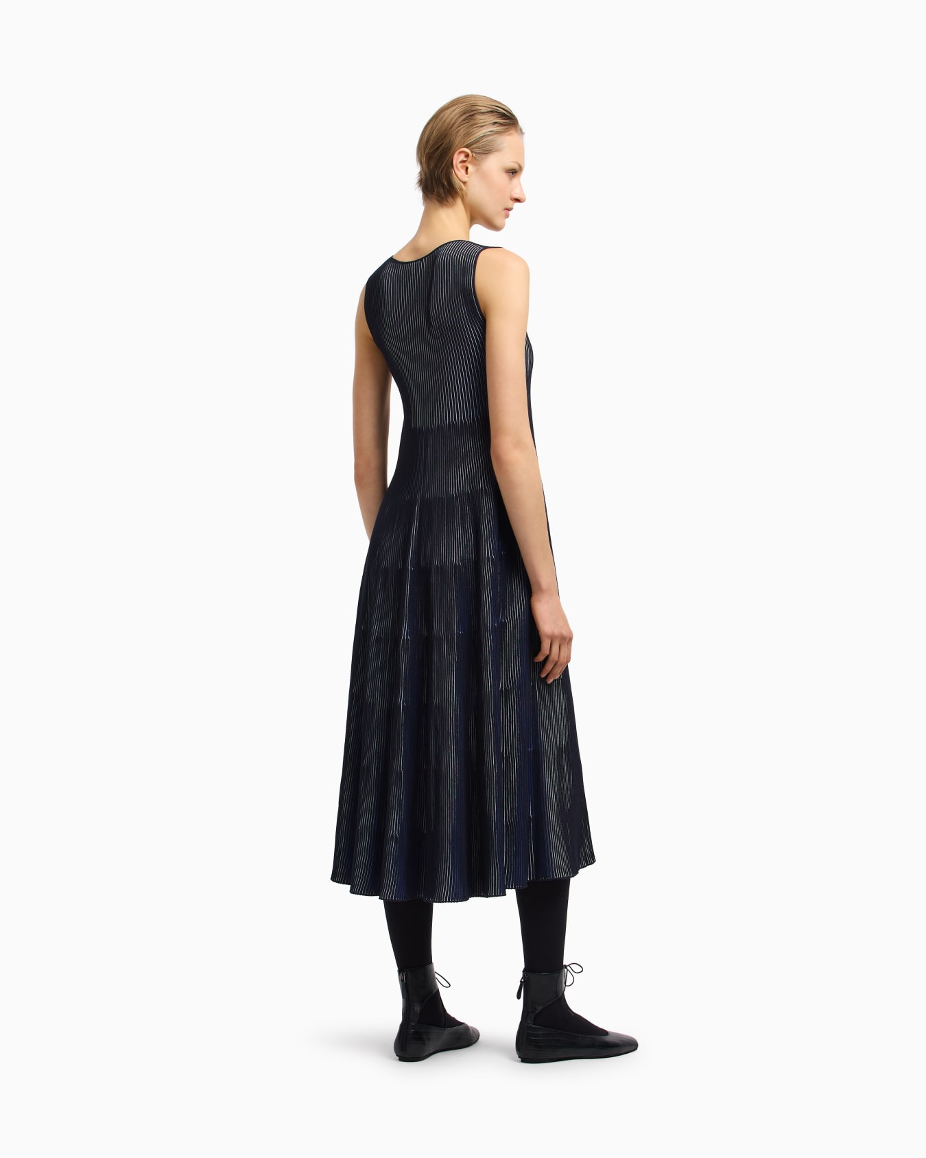 Sleeveless dress in knit front and back plated effect Slide 3