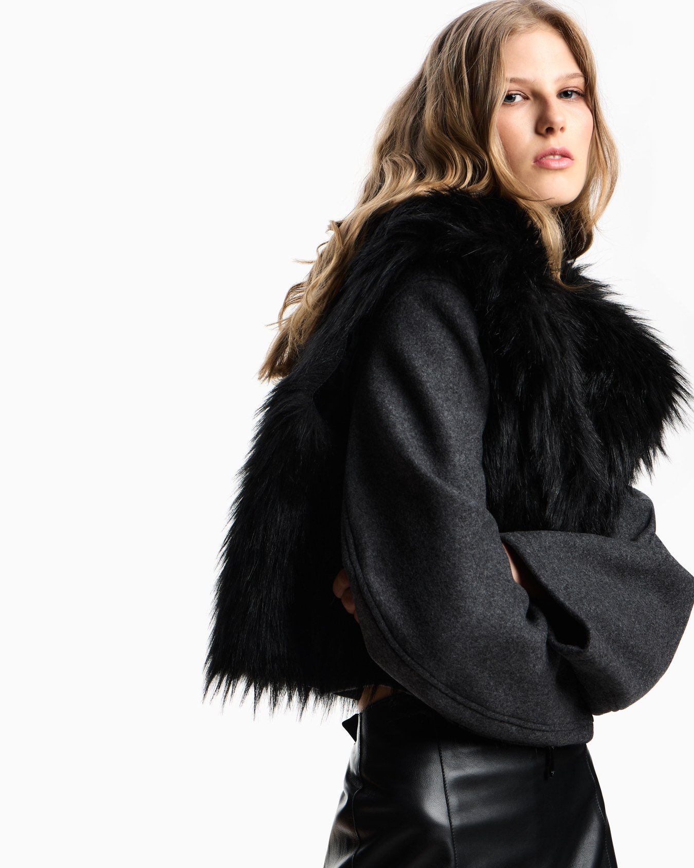Polygon capsule collection two-in-one wool cloth jacket with faux fur gilet Slide 4
