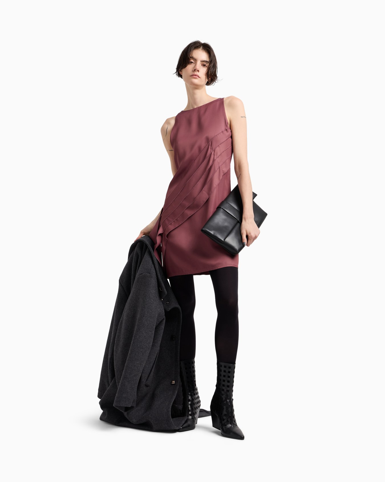 Vestido de satén con detalle de flecos cápsula Polygon Diapositiva 1