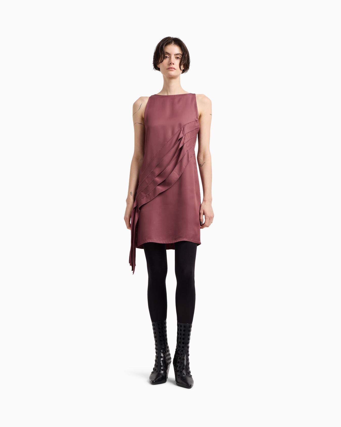 Vestido de satén con detalle de flecos cápsula Polygon Diapositiva 3