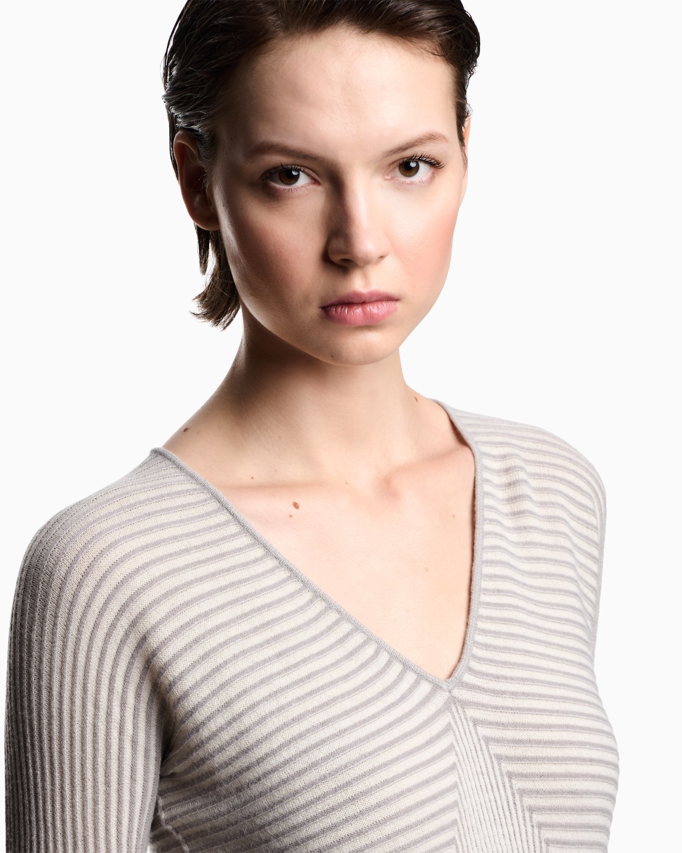 V-neck jumper with striped links-stitched details Slide 4