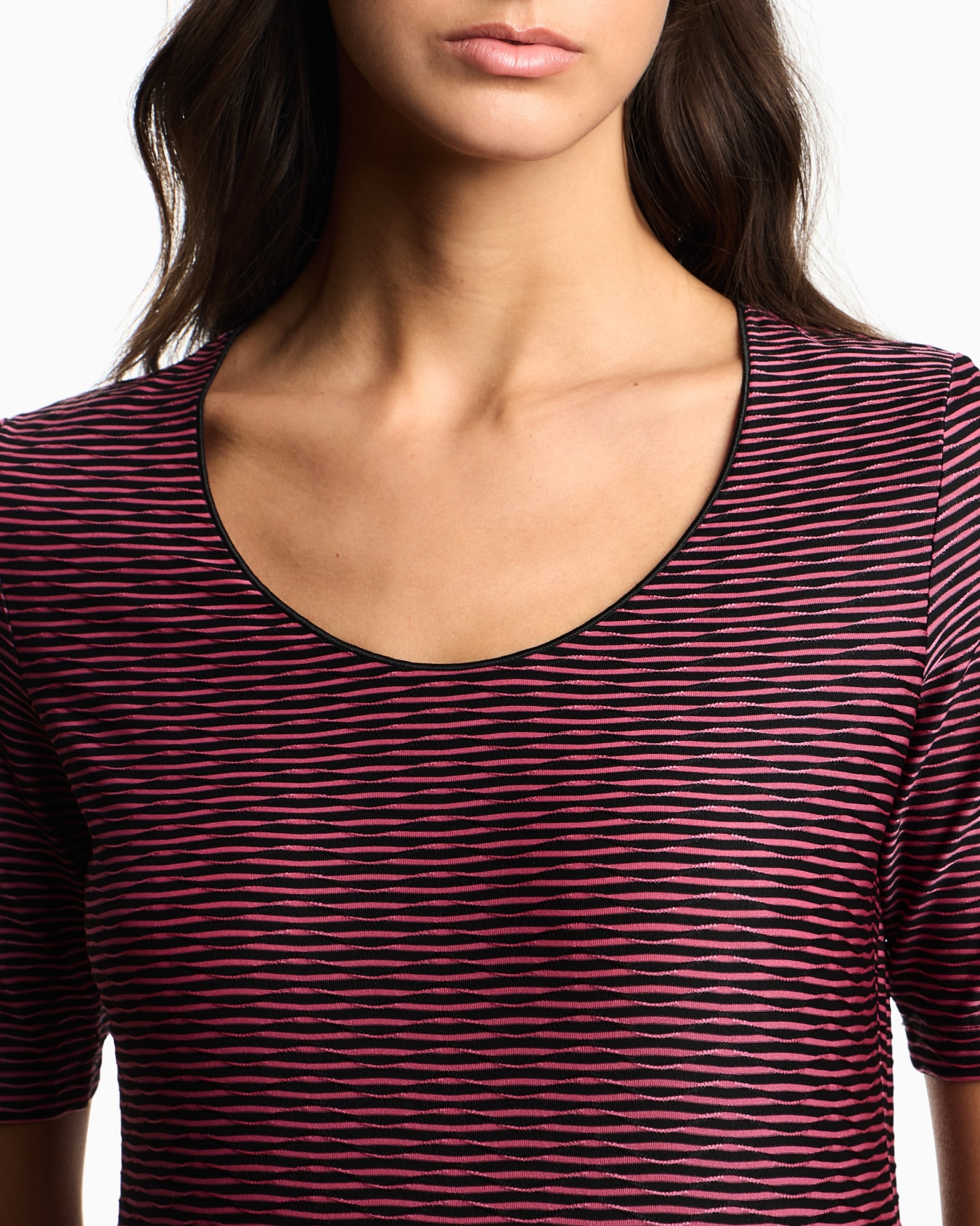 Short-sleeved jumper in two-tone jacquard jersey Slide 4
