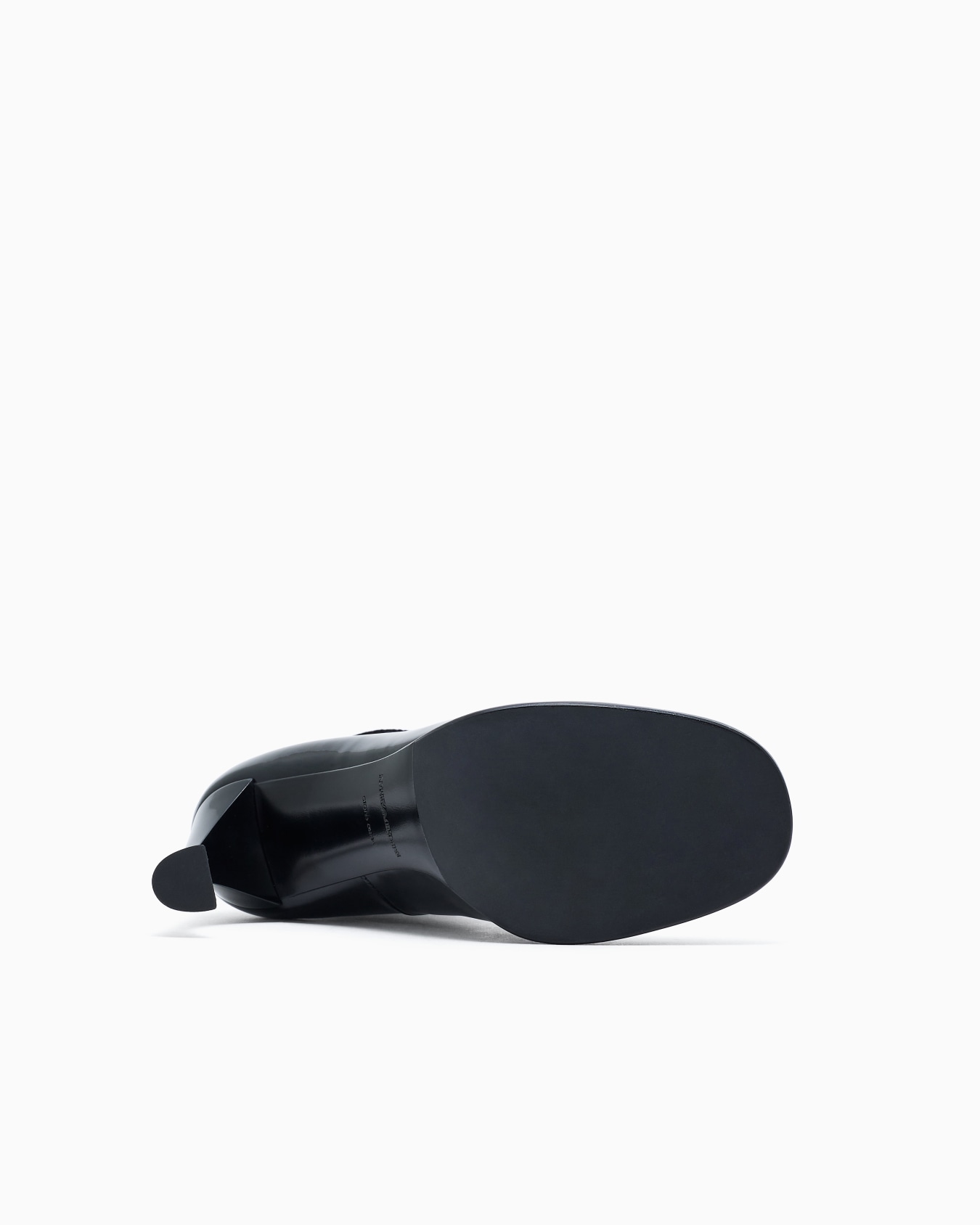 Velvet and patent-leather ankle boots with a curved heel Slide 4