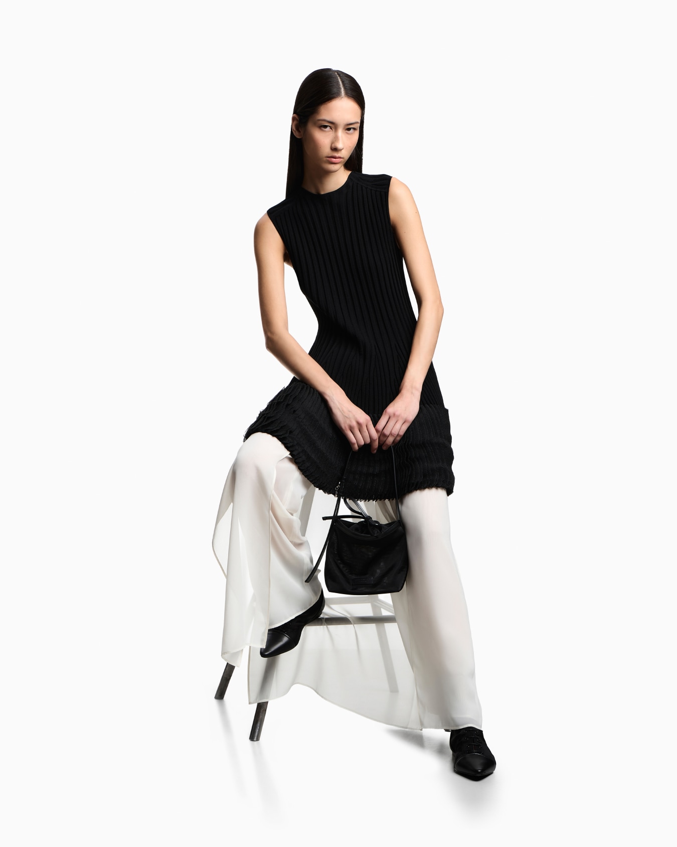 Knitted dress with rouge detail Slide 2