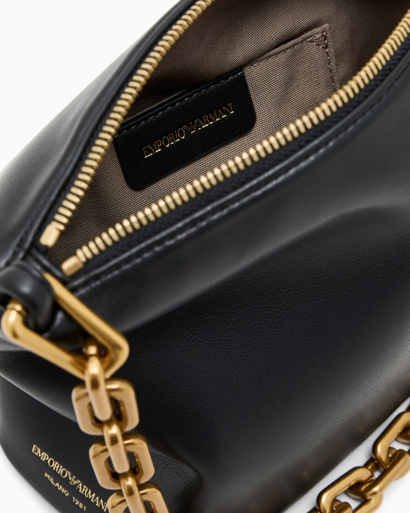Kleine Hobo Bag aus Leder mit Kette Folie 3