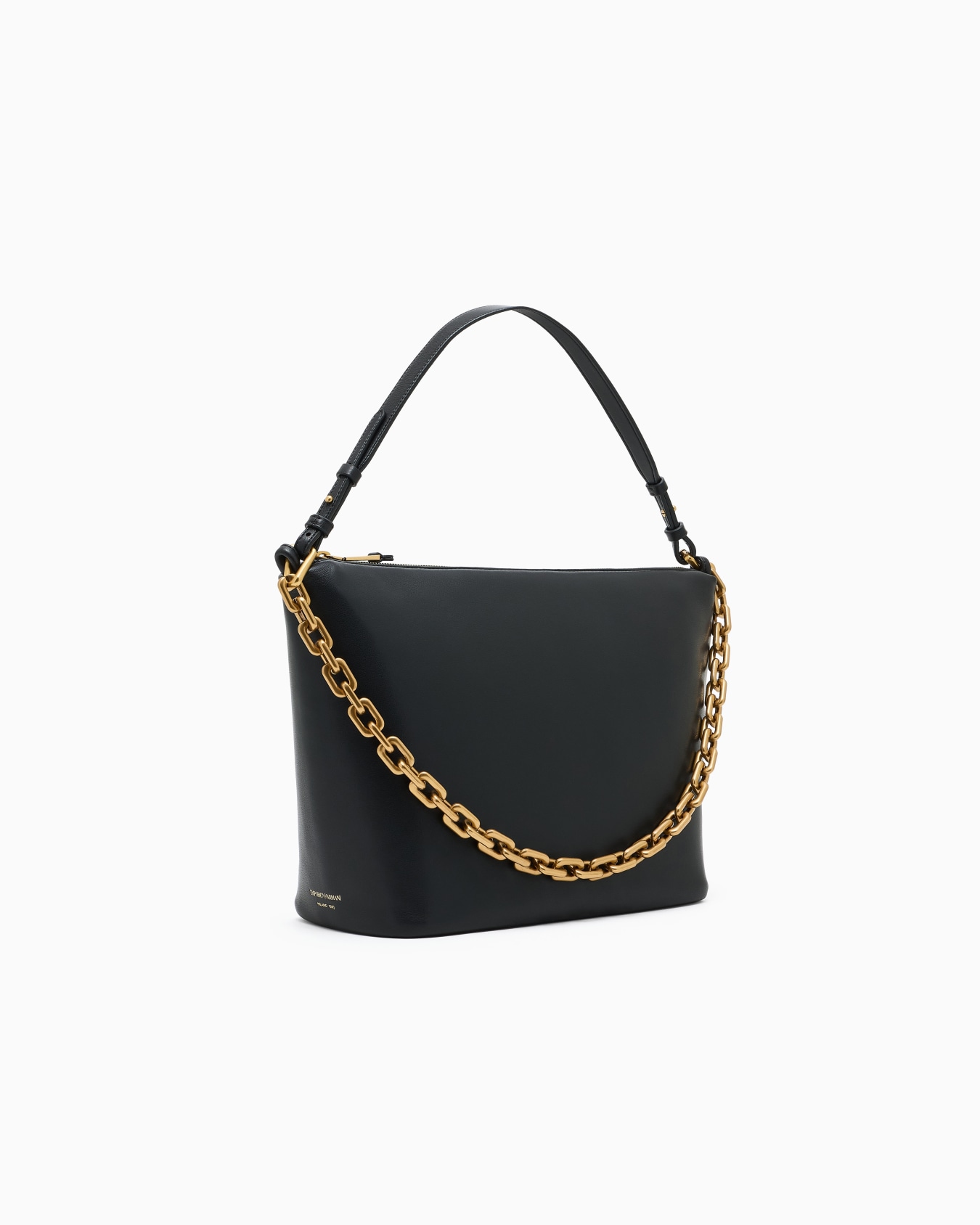 Bolso tipo hobo mediano de piel con cadena Diapositiva 1