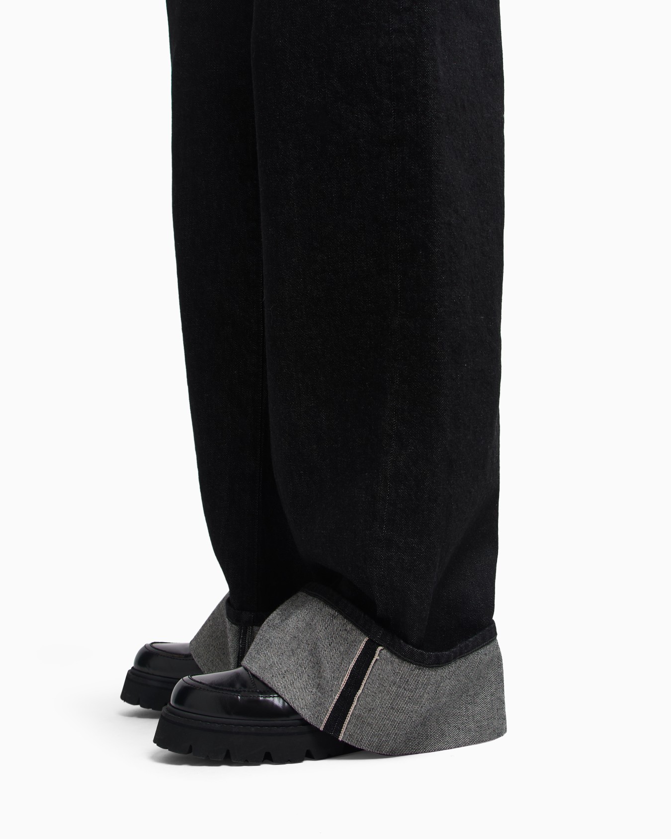 J8G Denim-Jeans in Relaxed-Passform aus der Winter Urbanism-Sonderkollektion Folie 5