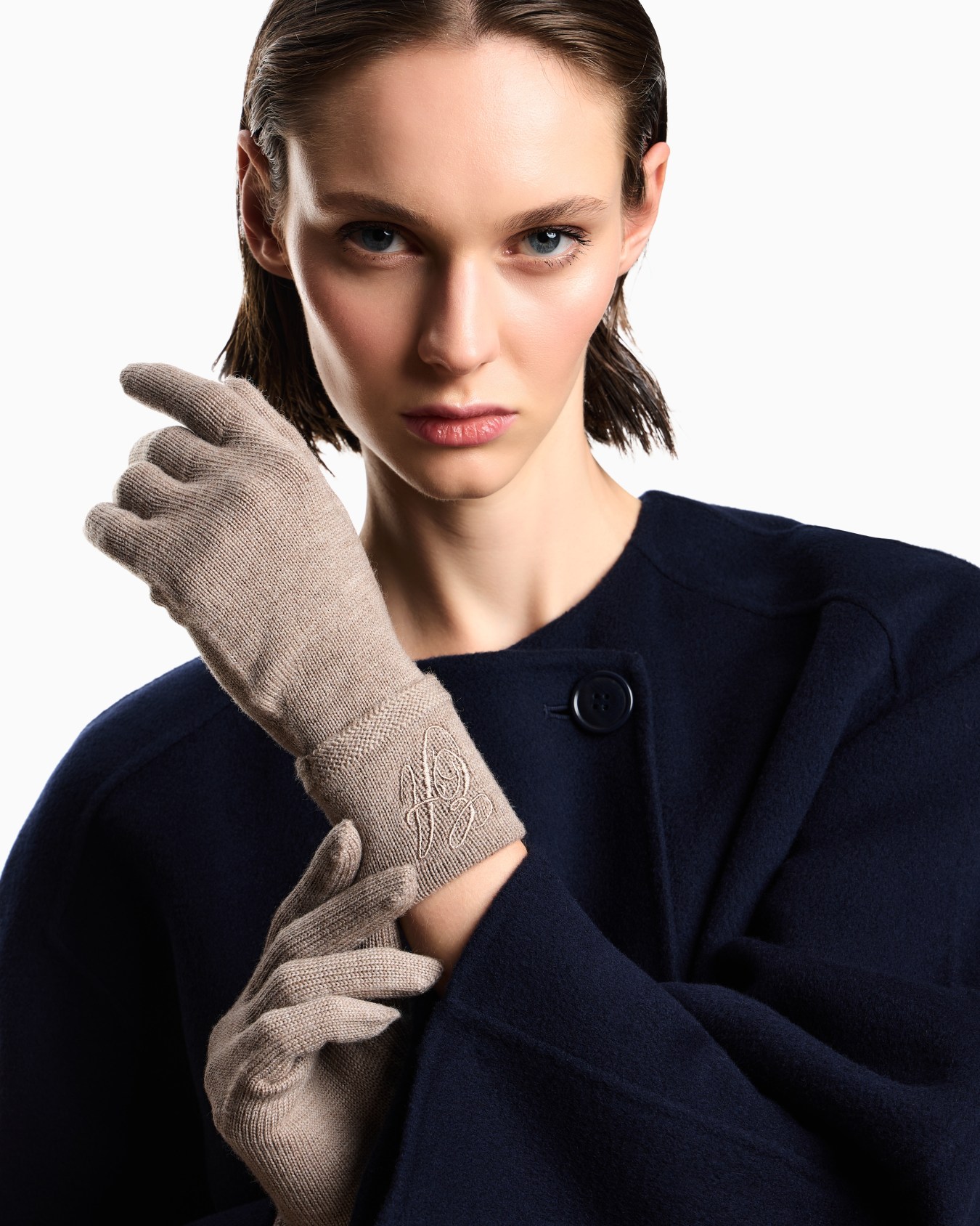Wool knit gloves with EA signature logo embroidery Slide 2