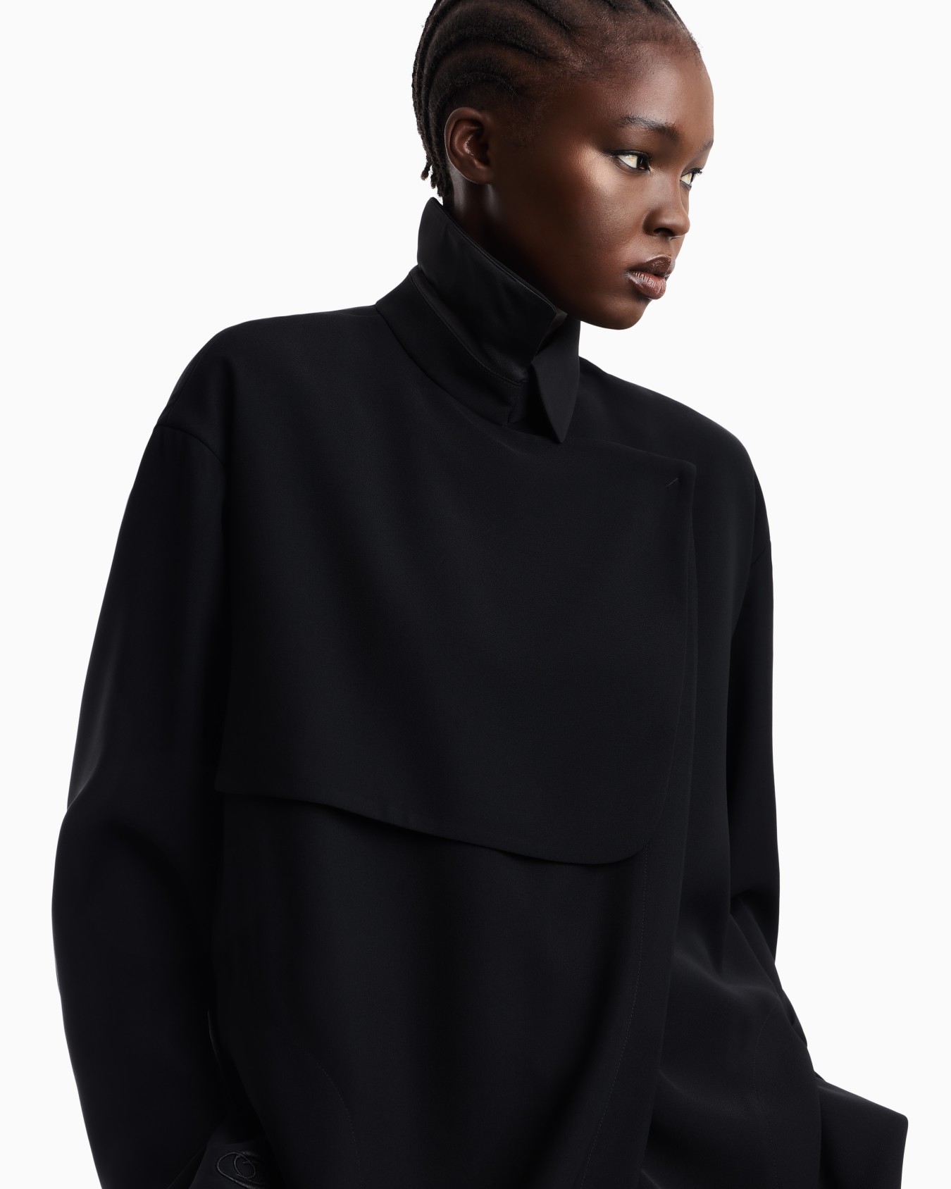 Mantel aus Techno Cady mit asymmetrischer Frontklappe Folie 6