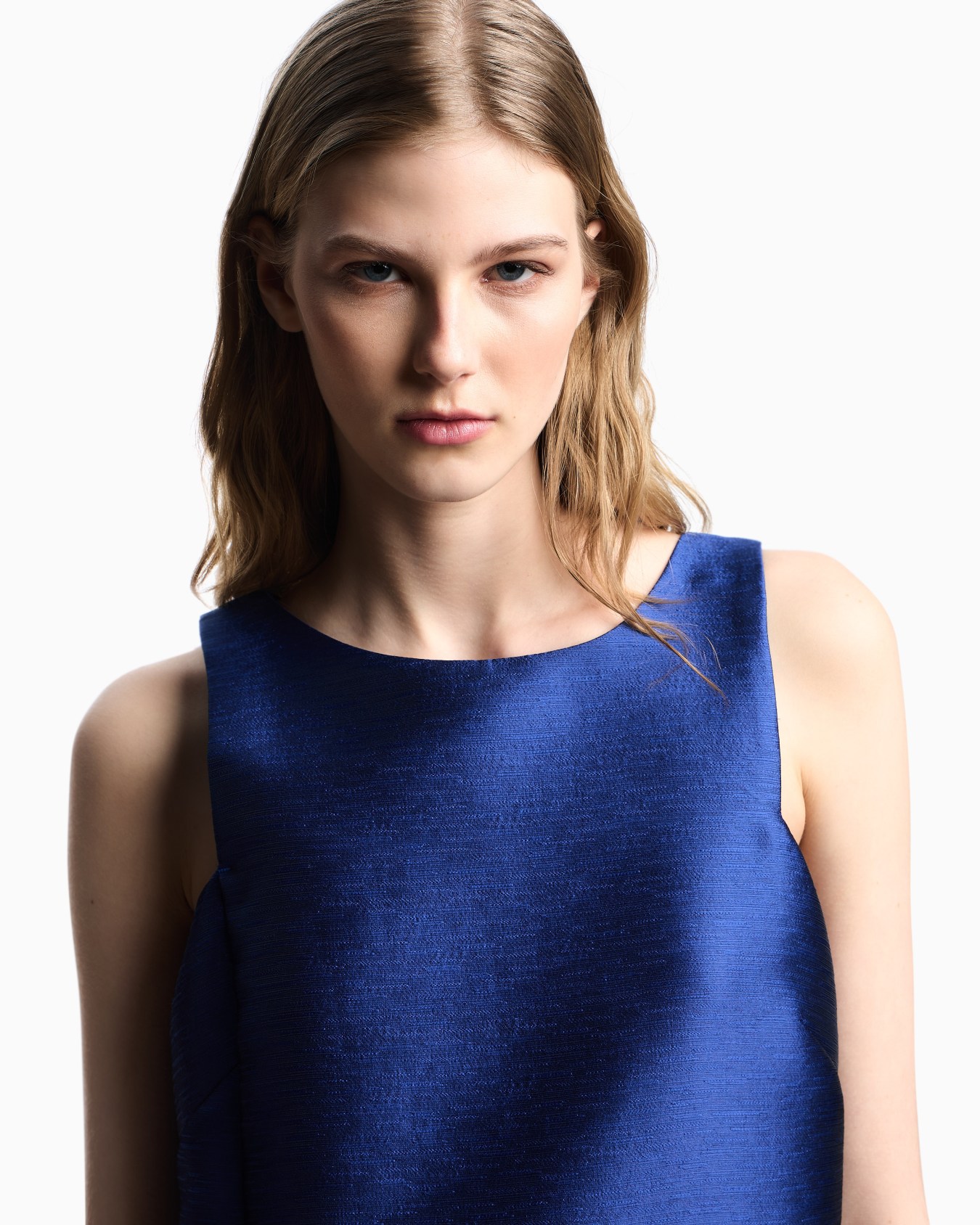 Short dress in shantung-effect fabric Slide 3