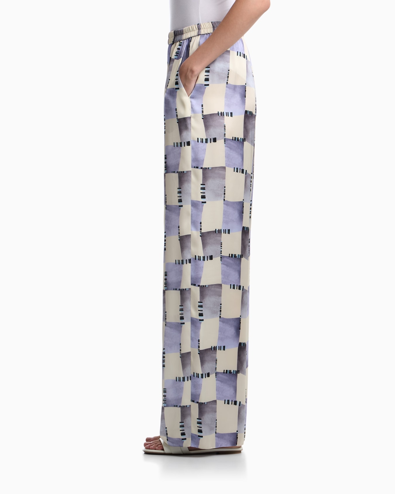 Satin trousers with check print Slide 5