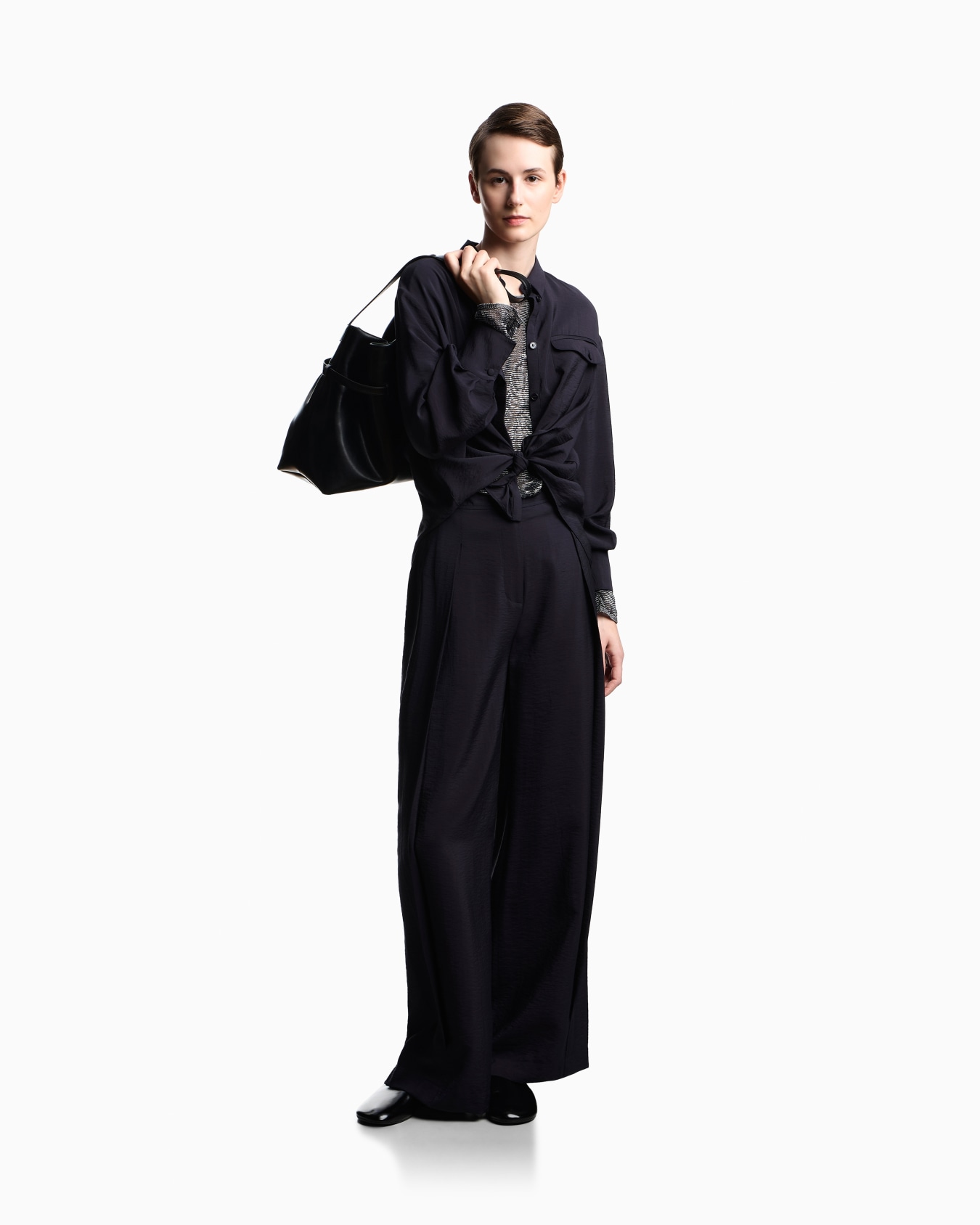 Wide trousers in techno rayon スライドする 2