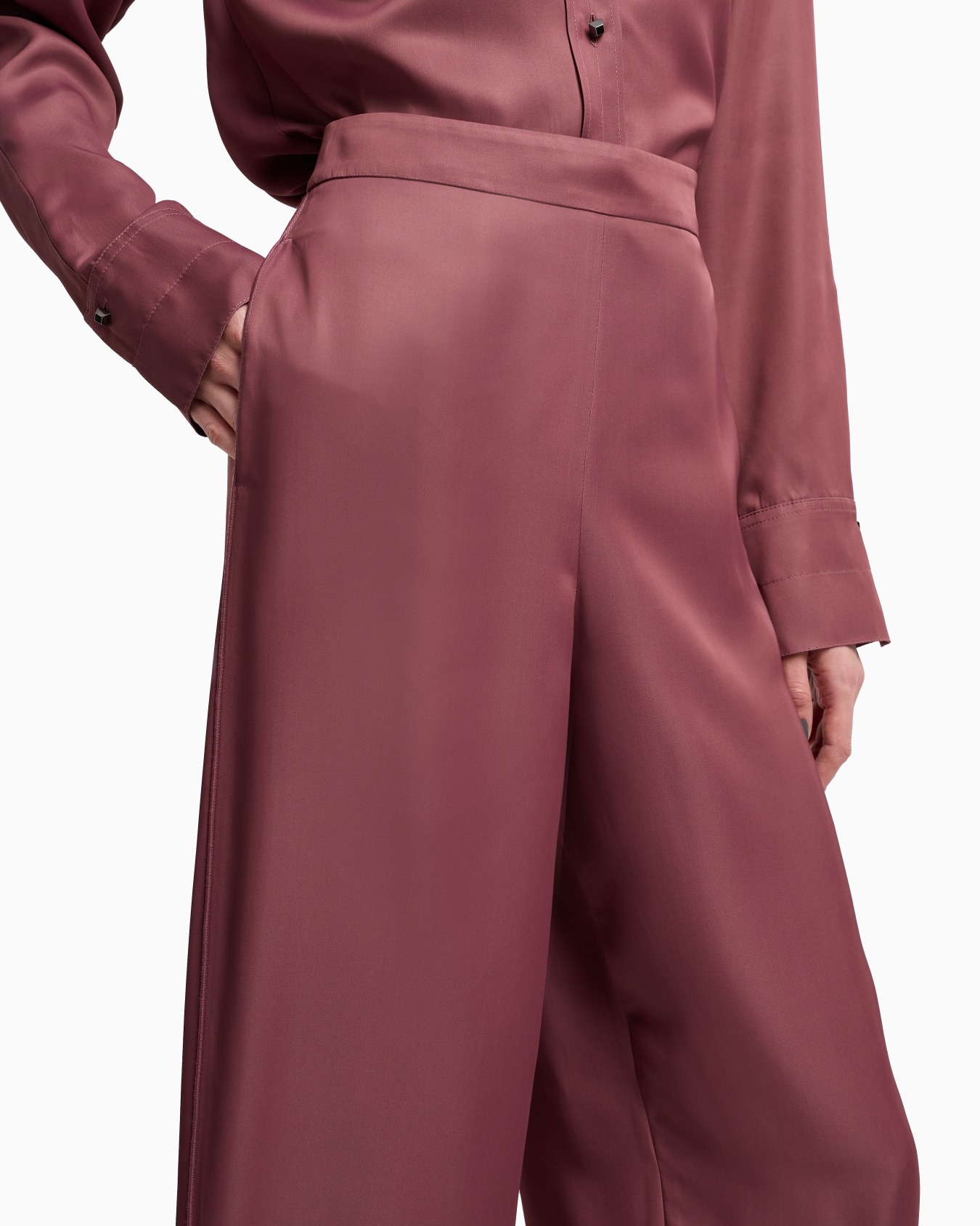 Pantaloni in satin Capsule Polygon Slide 4