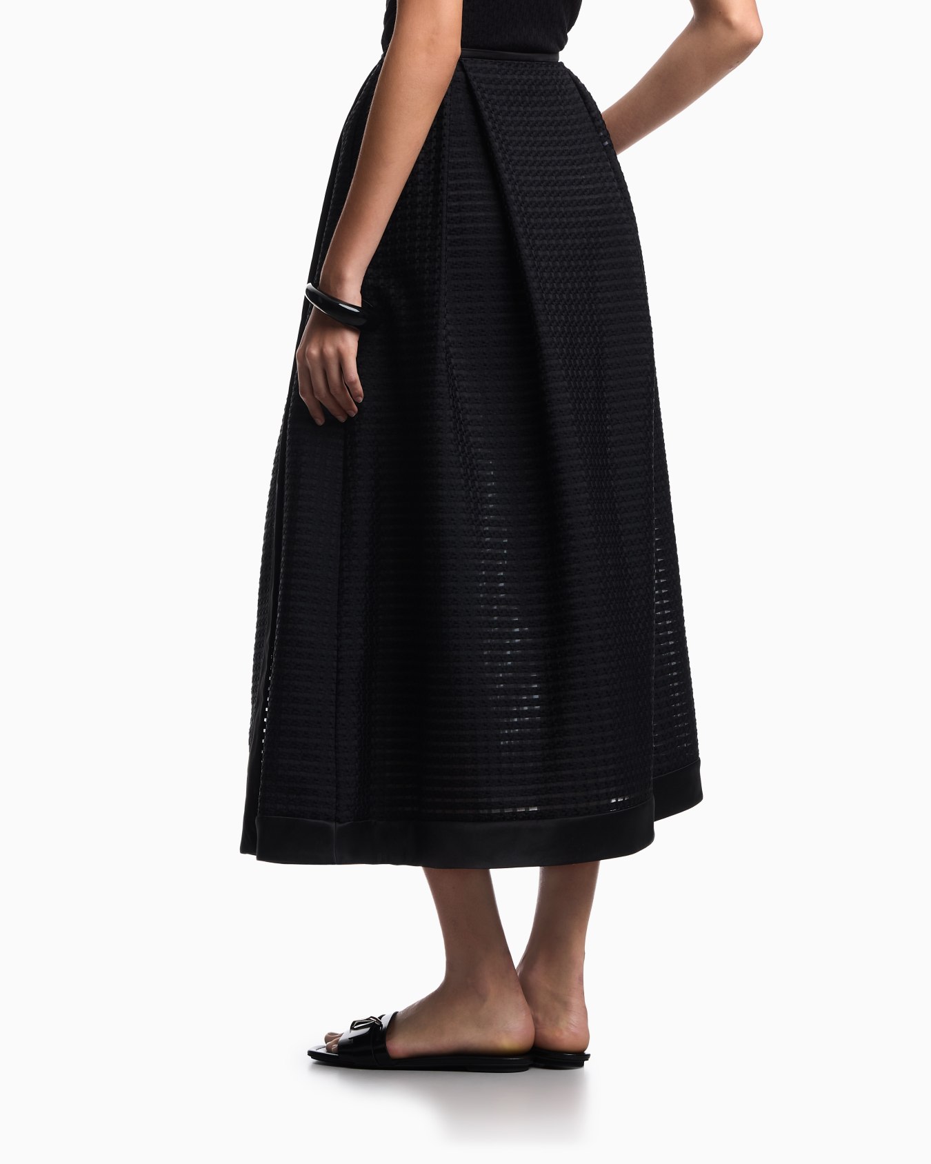 Long skirt in 3D vichy effect jacquard fabric Slide 2
