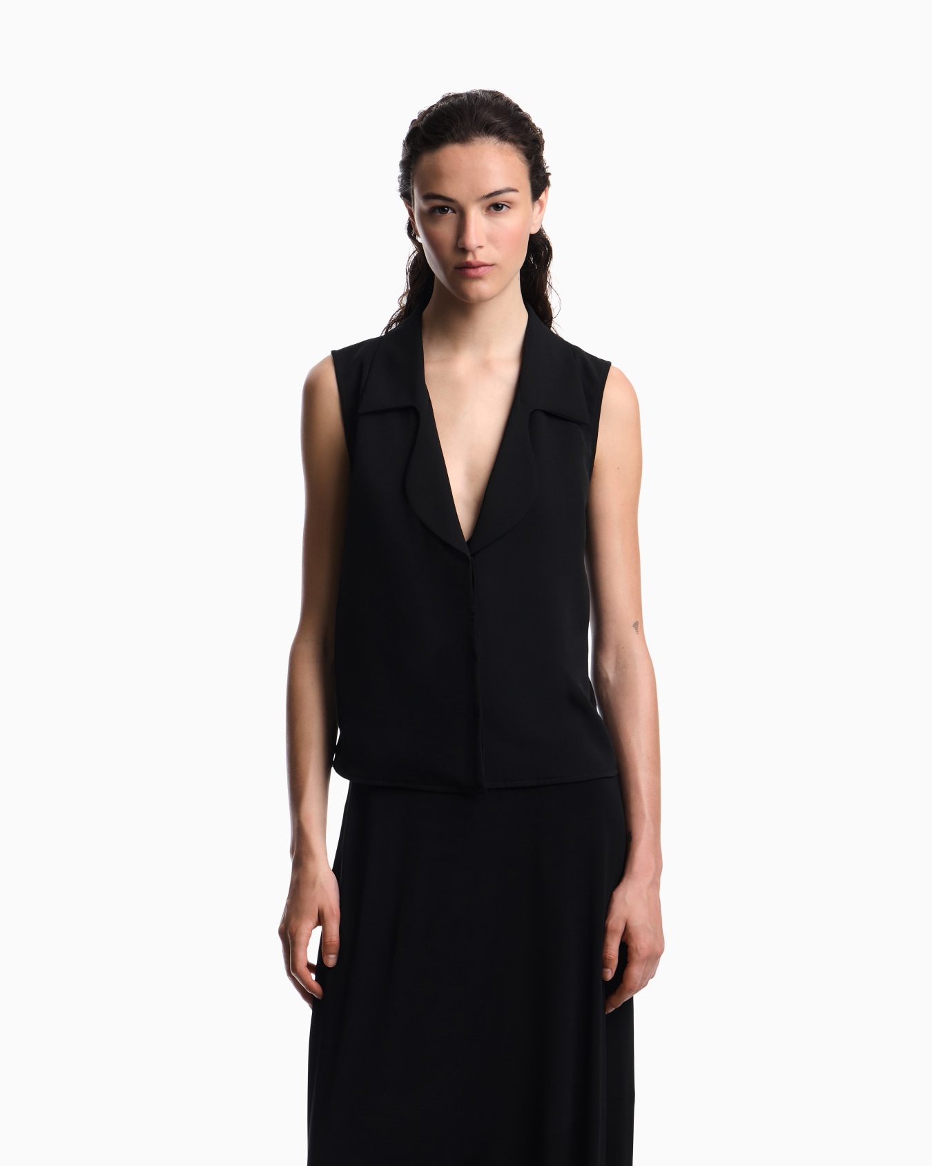 Weste aus fließendem Crêpe mit Revers Folie 2