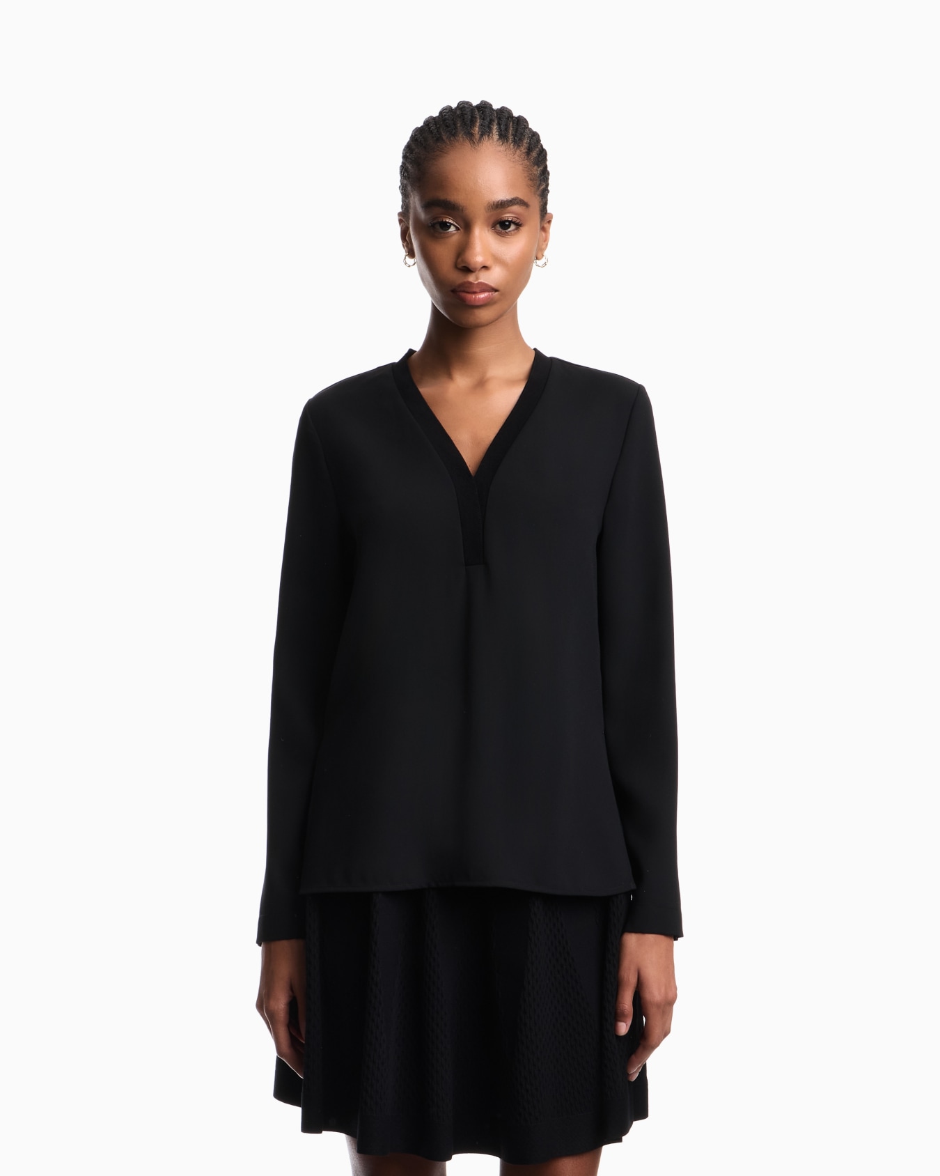 Vネックブラウス フルイドクレープ スライドする 2