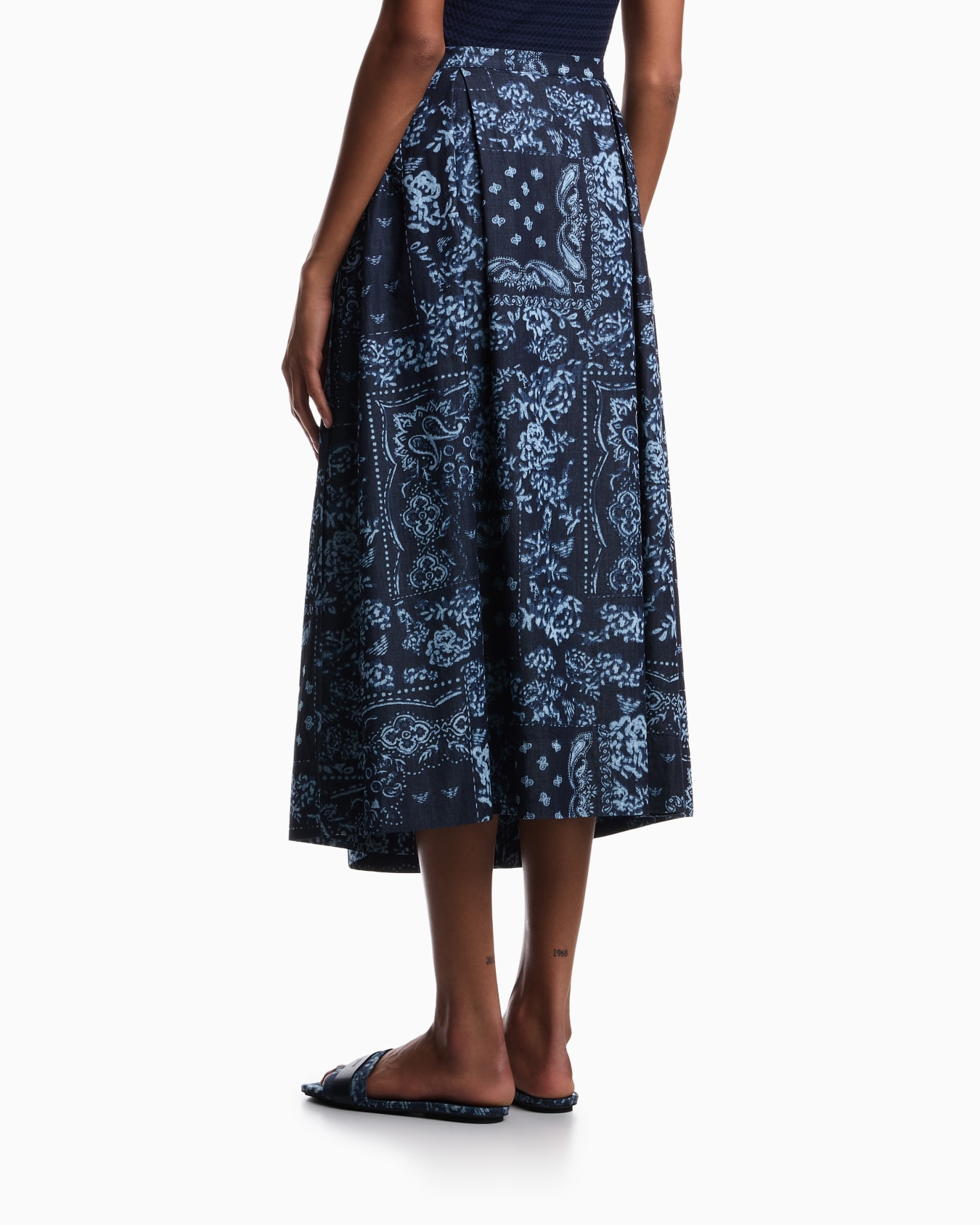Bandana print chambray skirt Slide 3