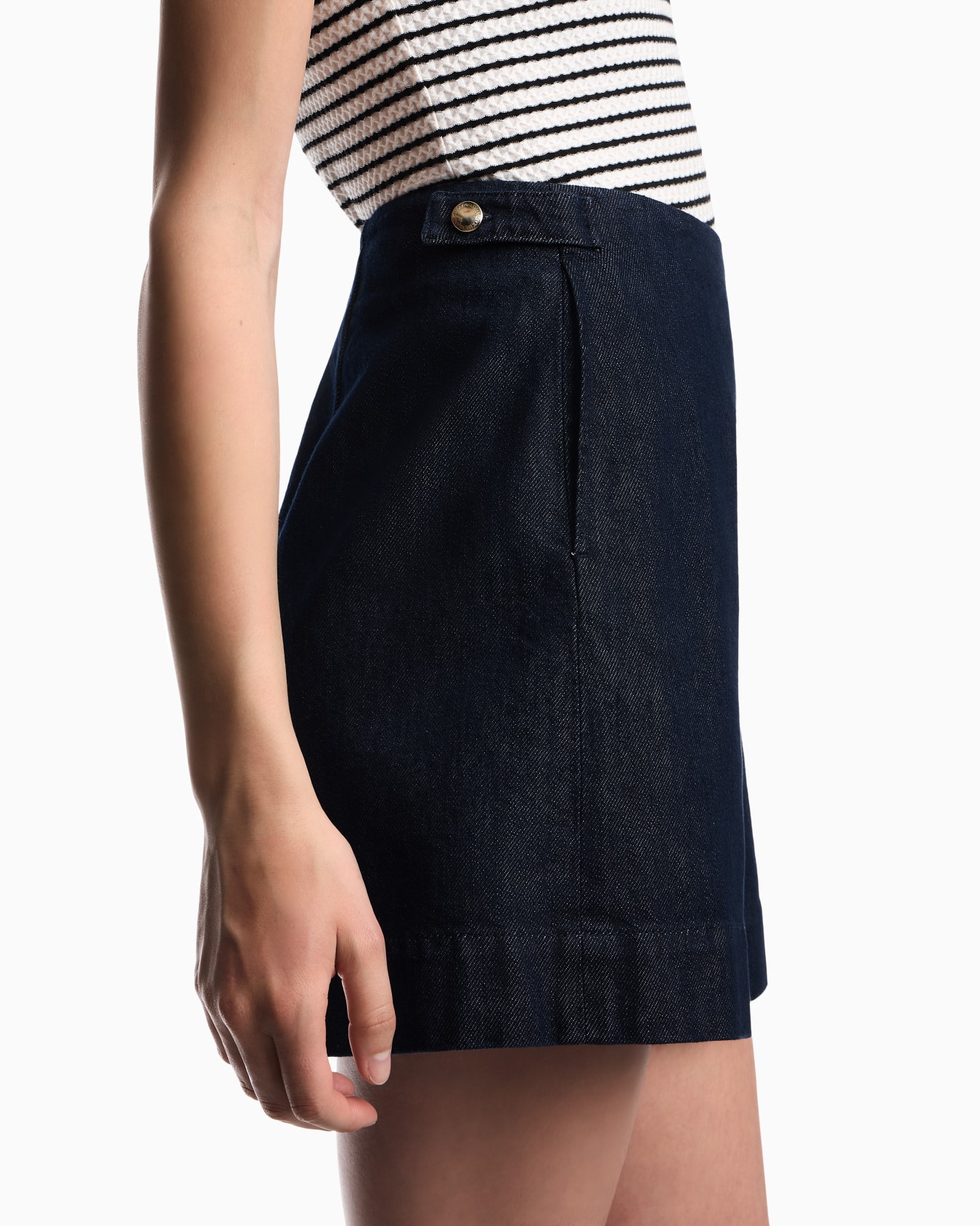 11 oz denim shorts with waistband detail Slide 4