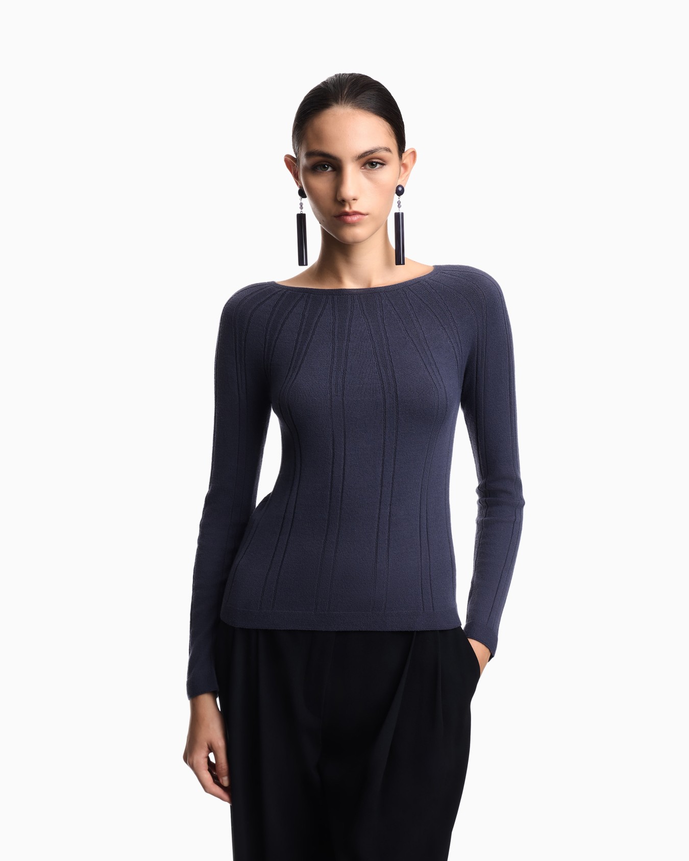 Boat-neck jumper with a links-stitch motif Slide 3