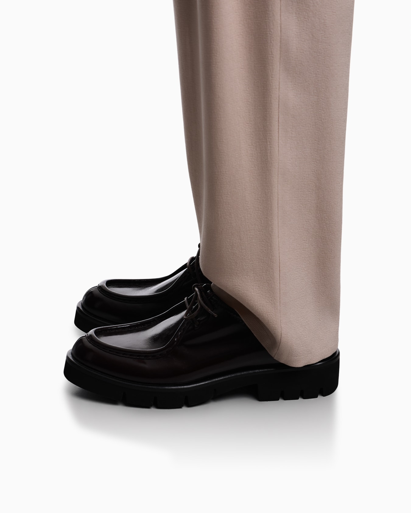 Wallabee lace-ups in shiny polished leather Slide 6