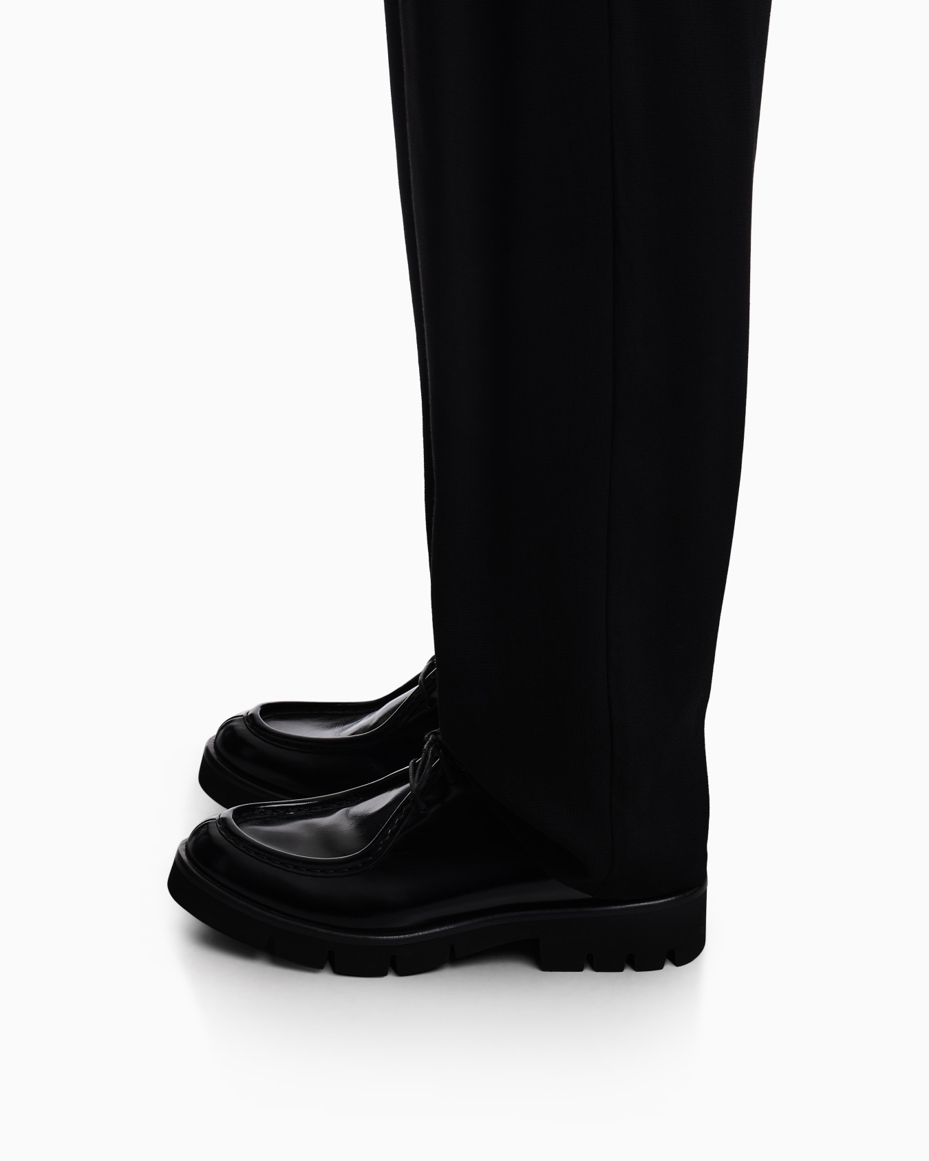 Wallabee lace-ups in shiny polished leather Slide 6