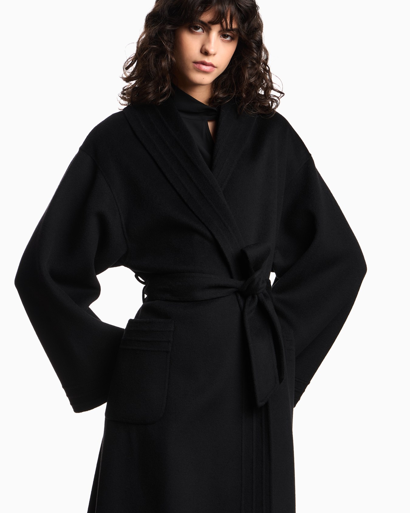 Abrigo largo de cachemir y lana virgen con cinturón Diapositiva 3