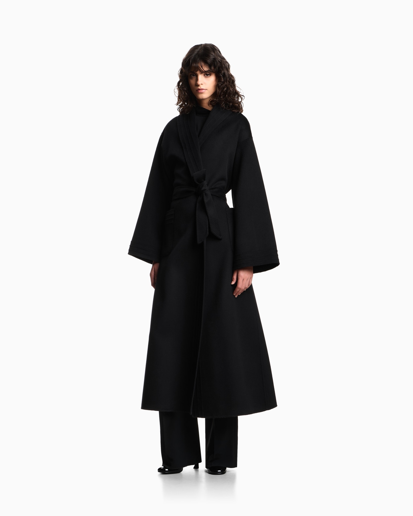 Abrigo largo de cachemir y lana virgen con cinturón Diapositiva 1