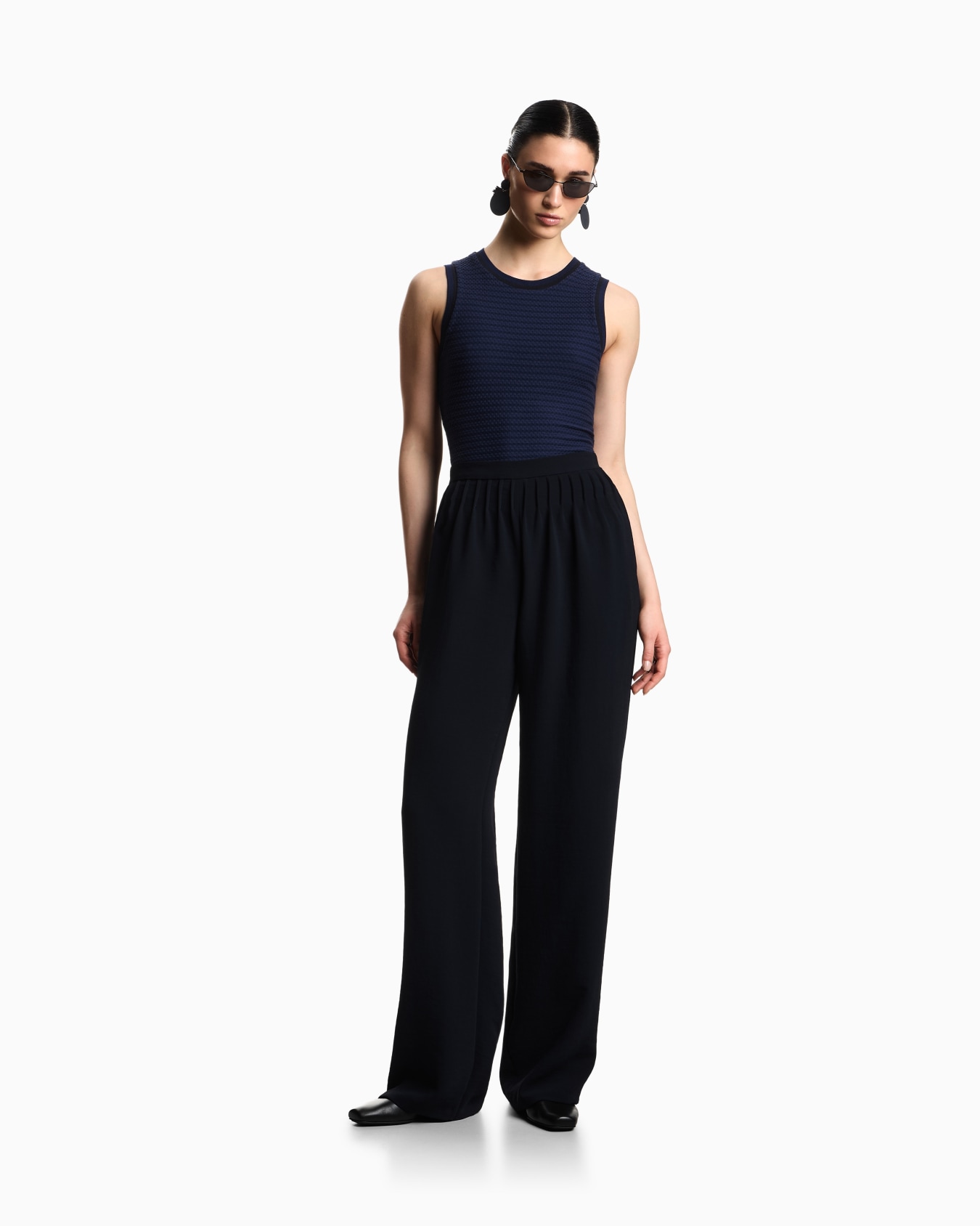 Icon trousers with pleats in washed cady crêpe Slide 1