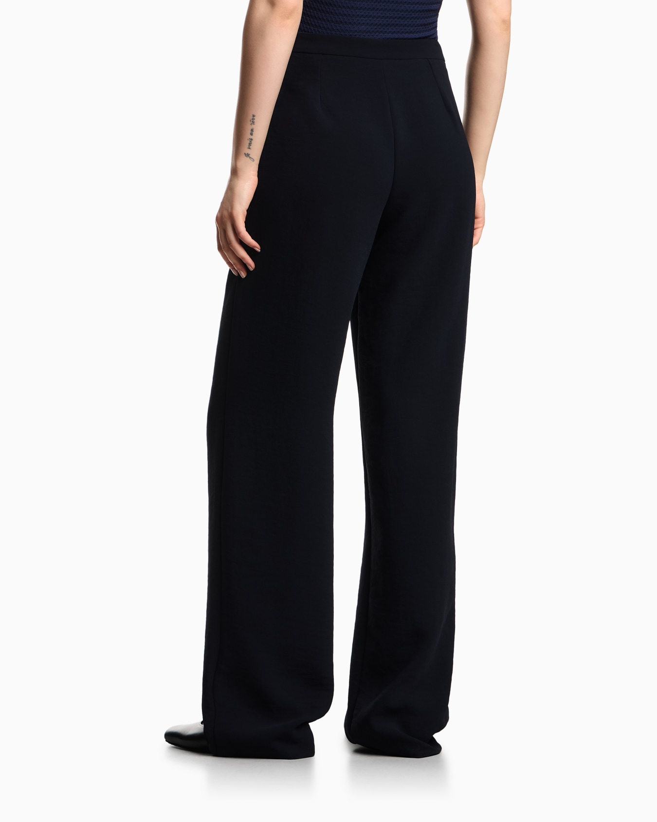 Icon trousers with pleats in washed cady crêpe Slide 2