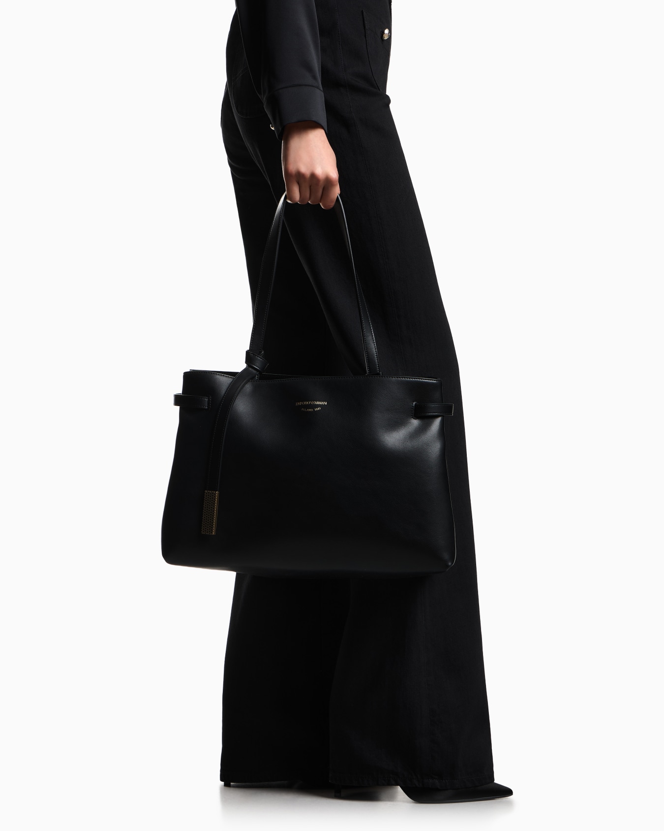 Smooth leather handbag Slide 5