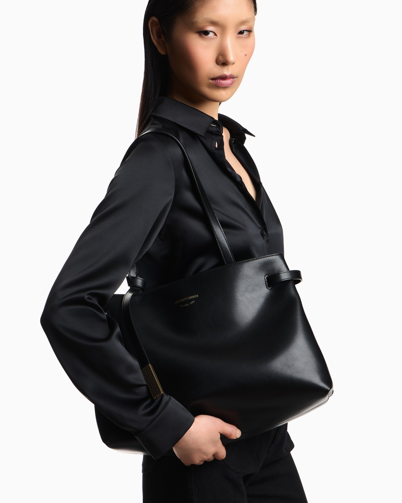 Smooth leather handbag Slide 6