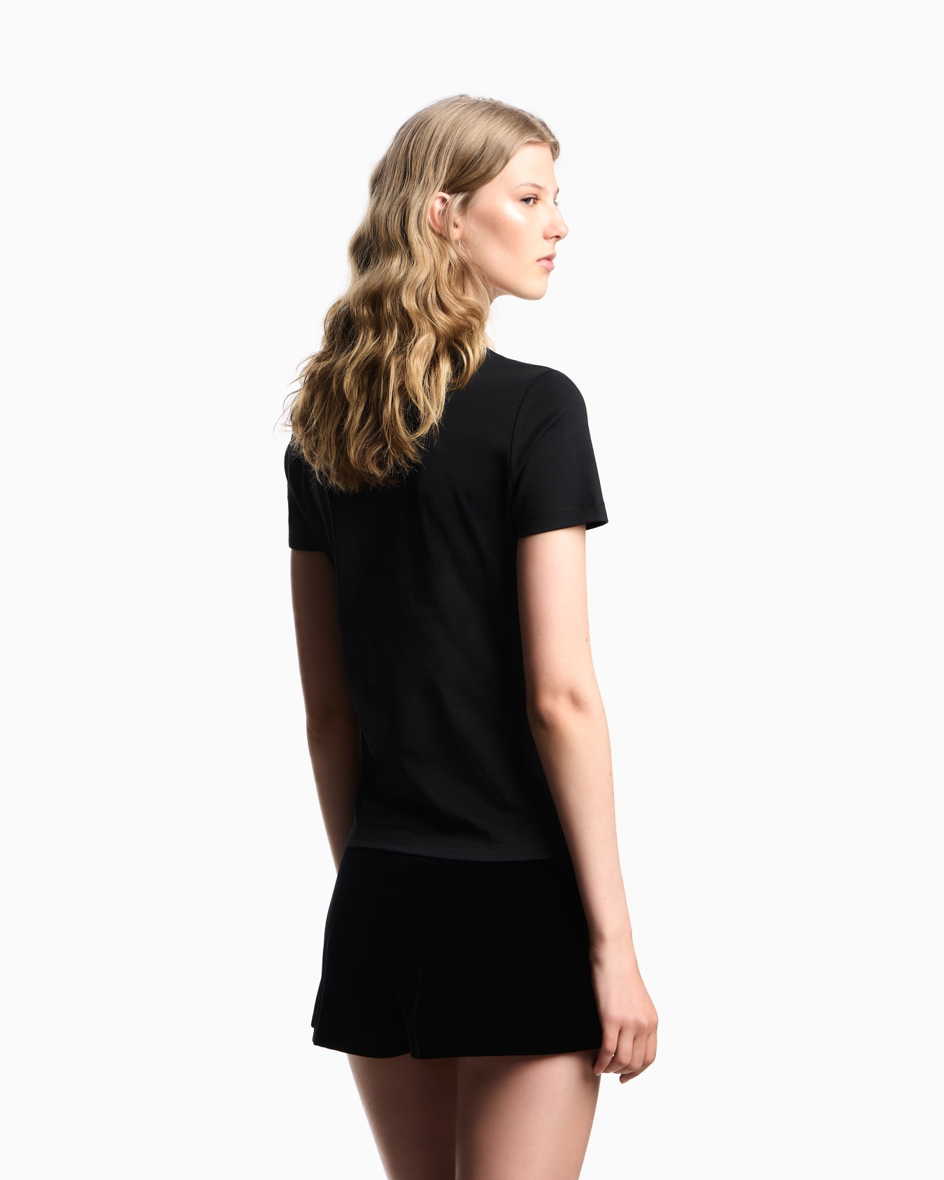 Liquid velvet shorts with pleats Slide 2