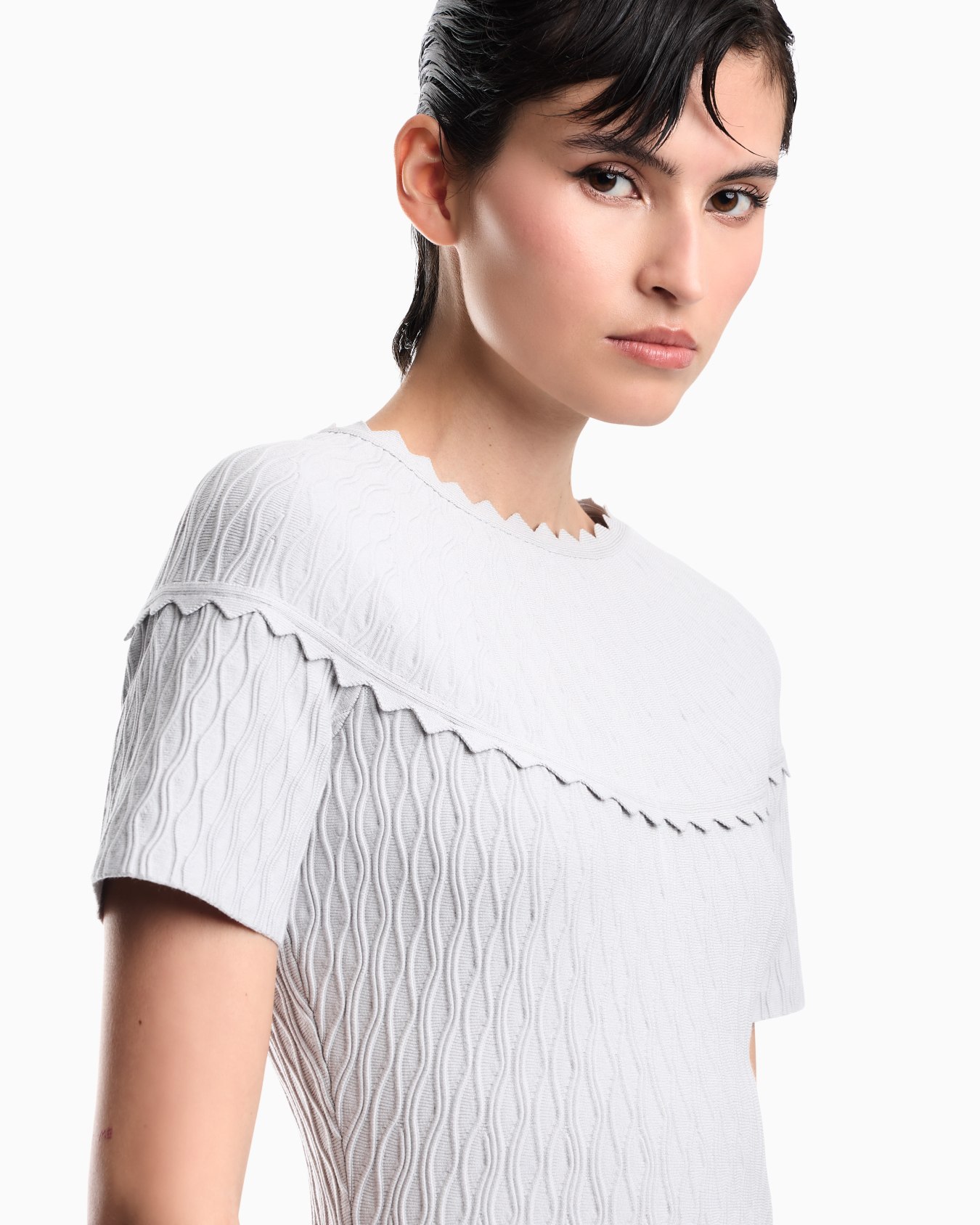 Viscose dress with kimono sleeves and scalloped edges Slide 5