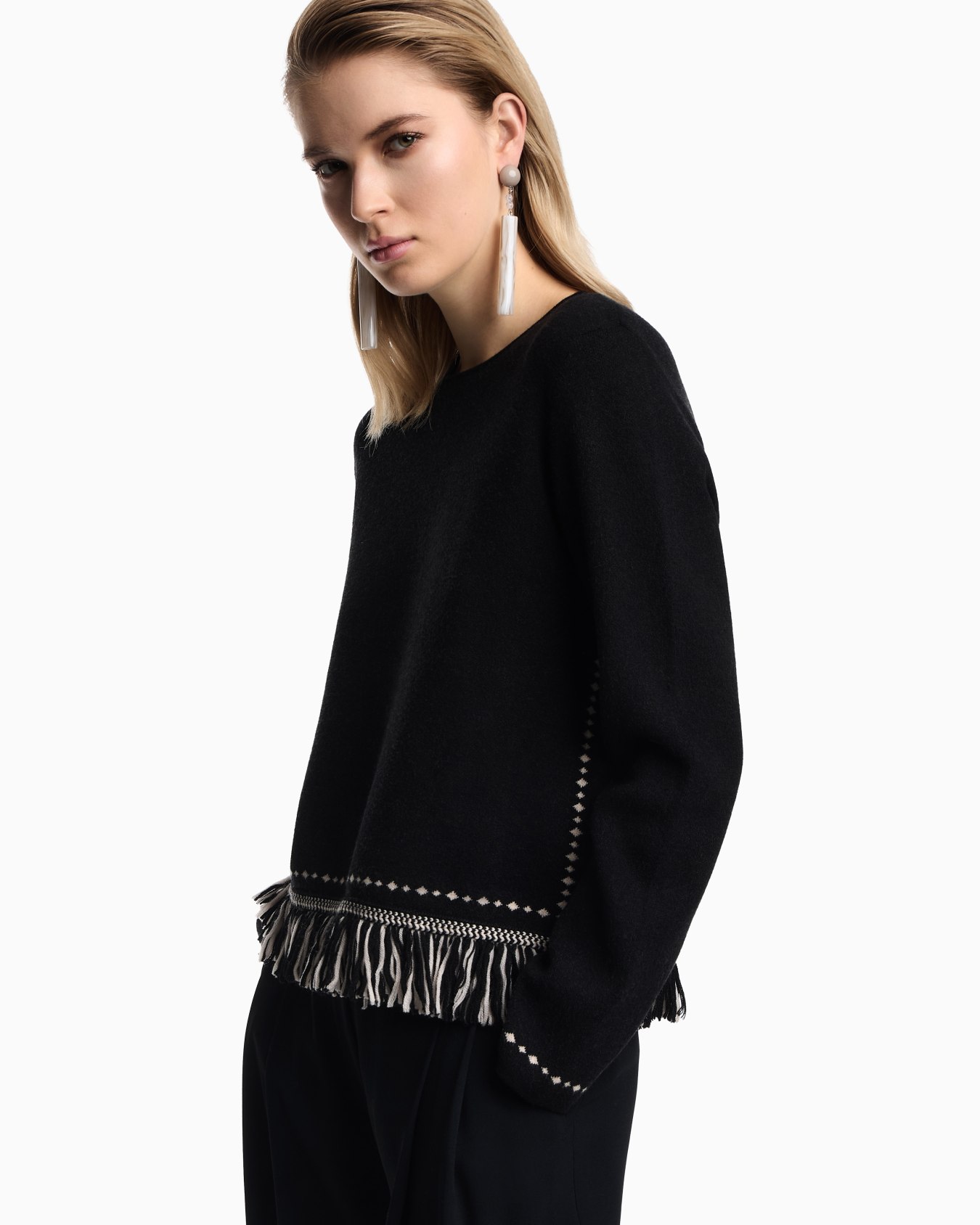 Jumper with fringed hem Slide 4