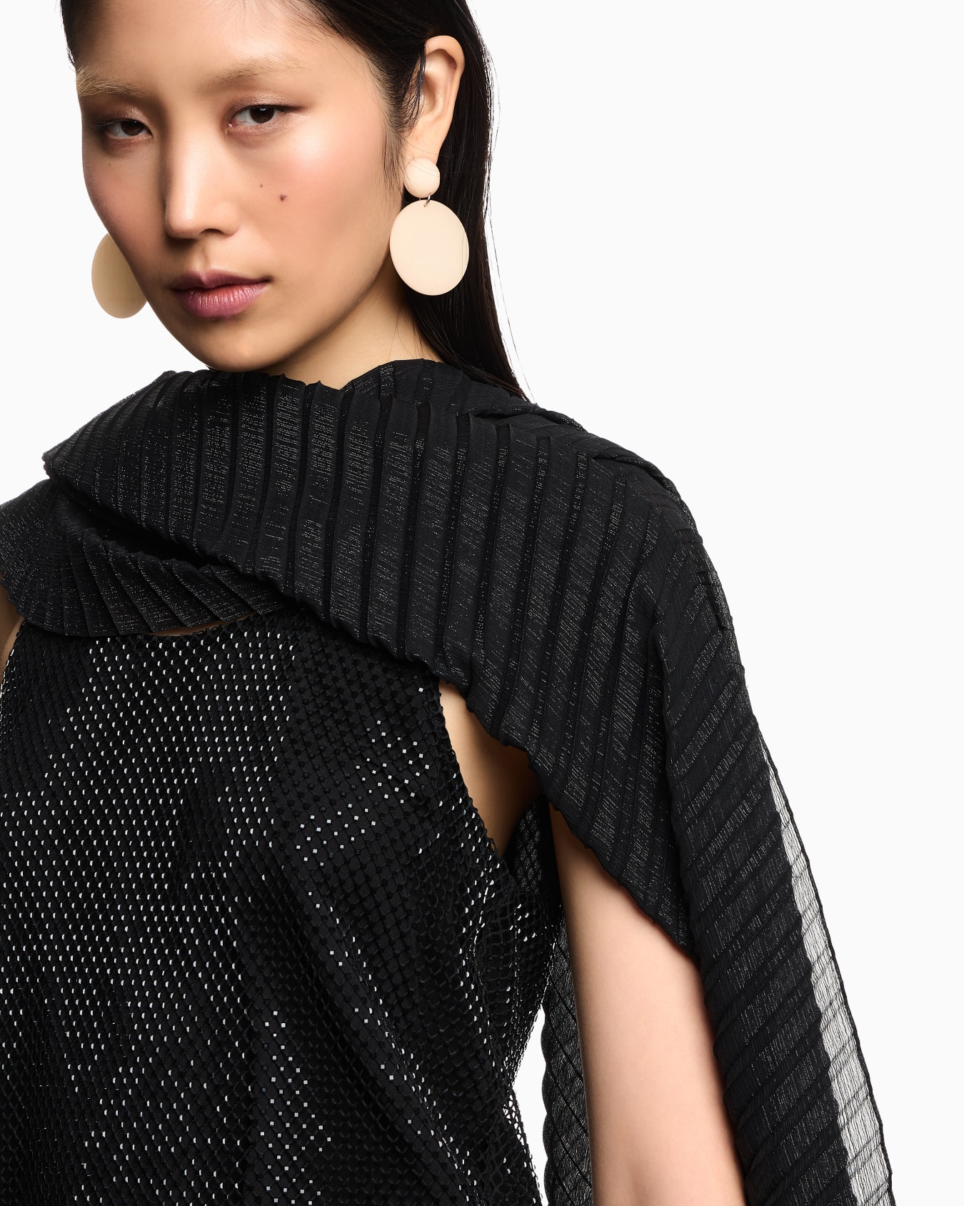 Stole in pleated fabric Slide 2