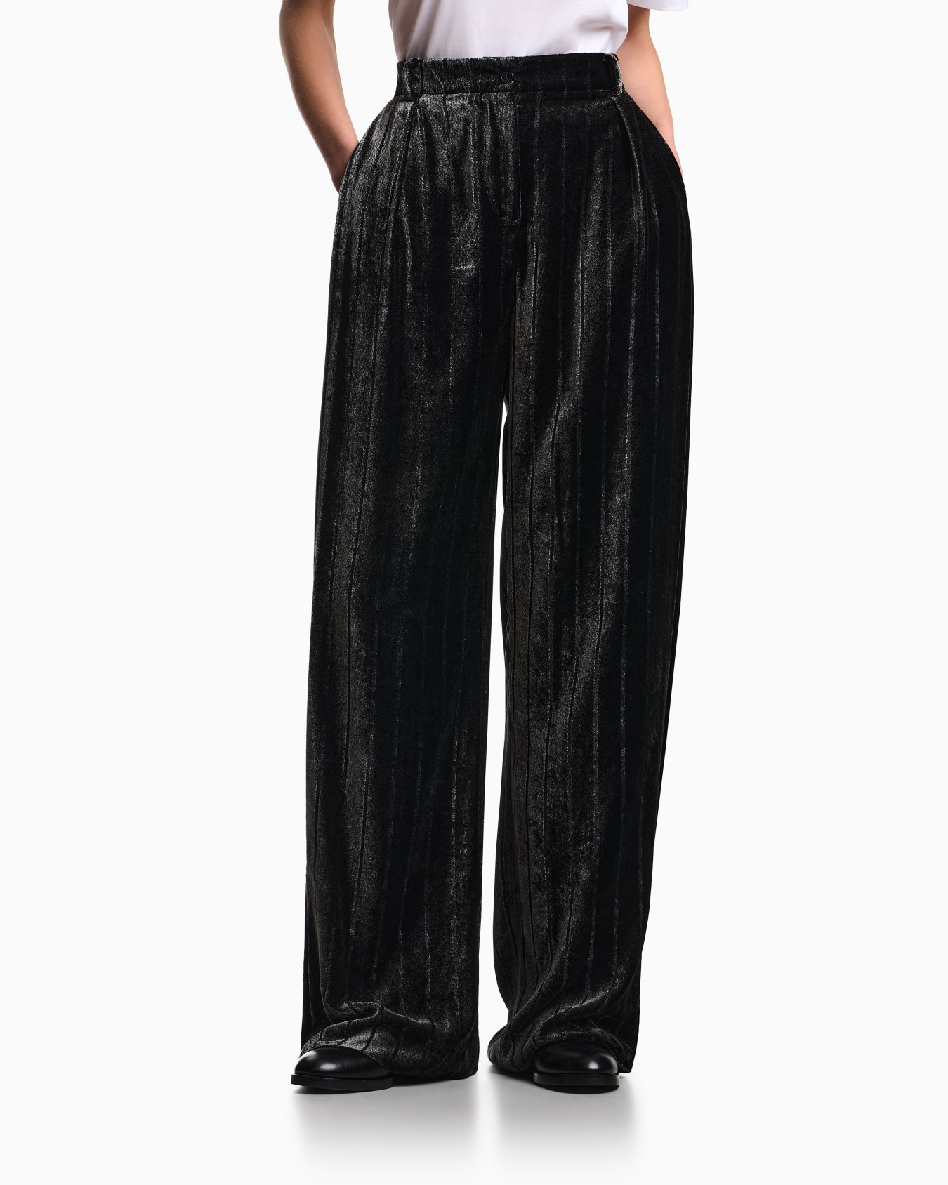 Velvet trousers with pleats with a devoré pinstriped motif Slide 3