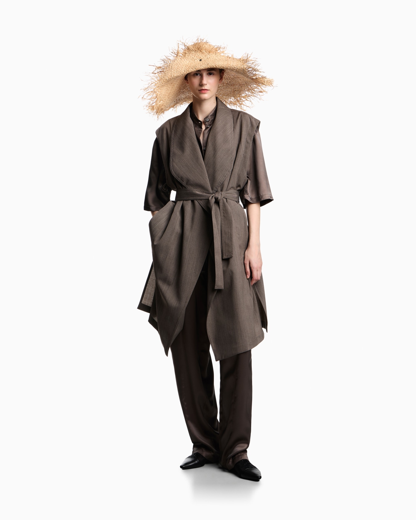 Sleeveless overcoat in fresh wool with belt Slide 2