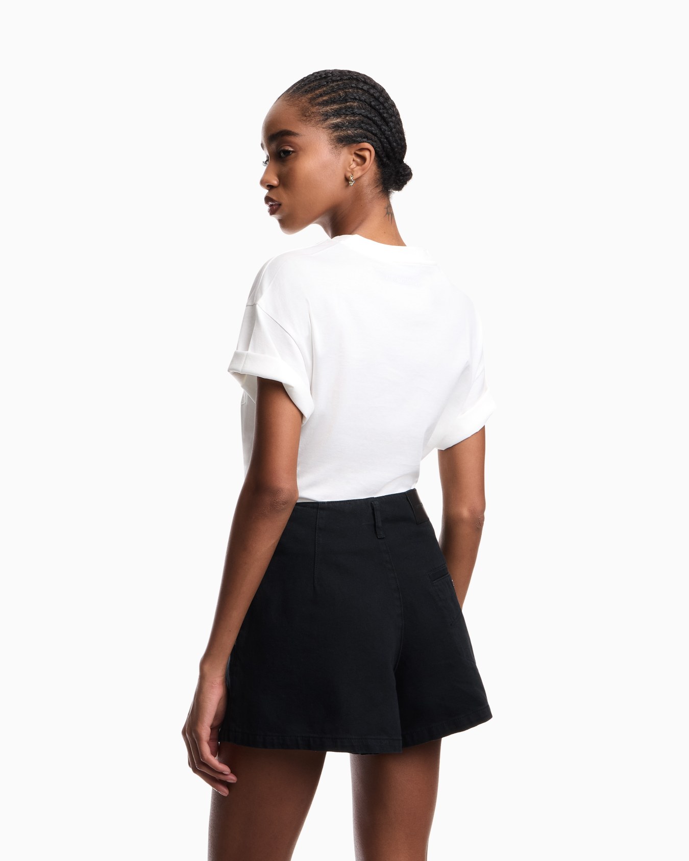 Regular-fit shorts in garment-dyed drill Slide 3