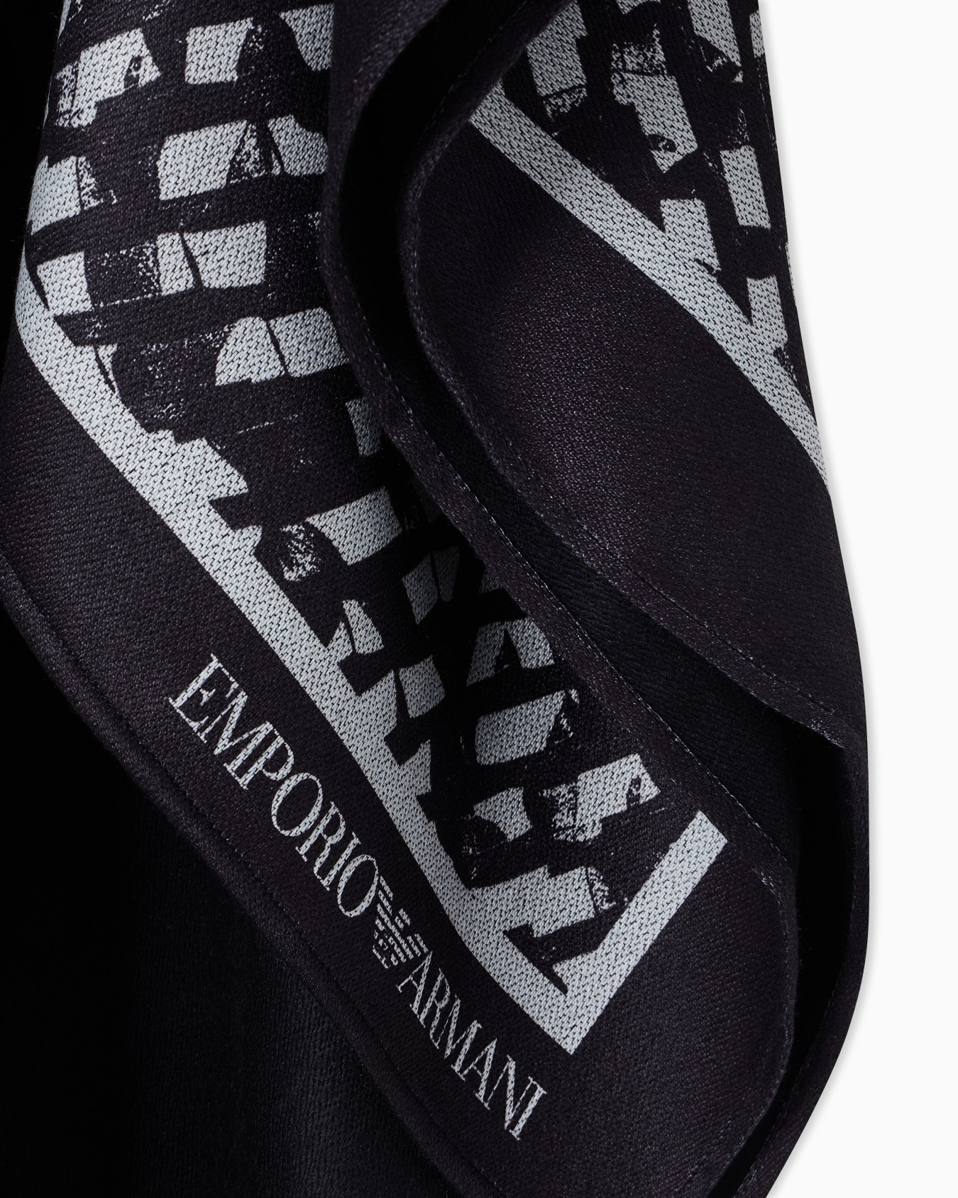 Double-sided jacquard cape Slide 1